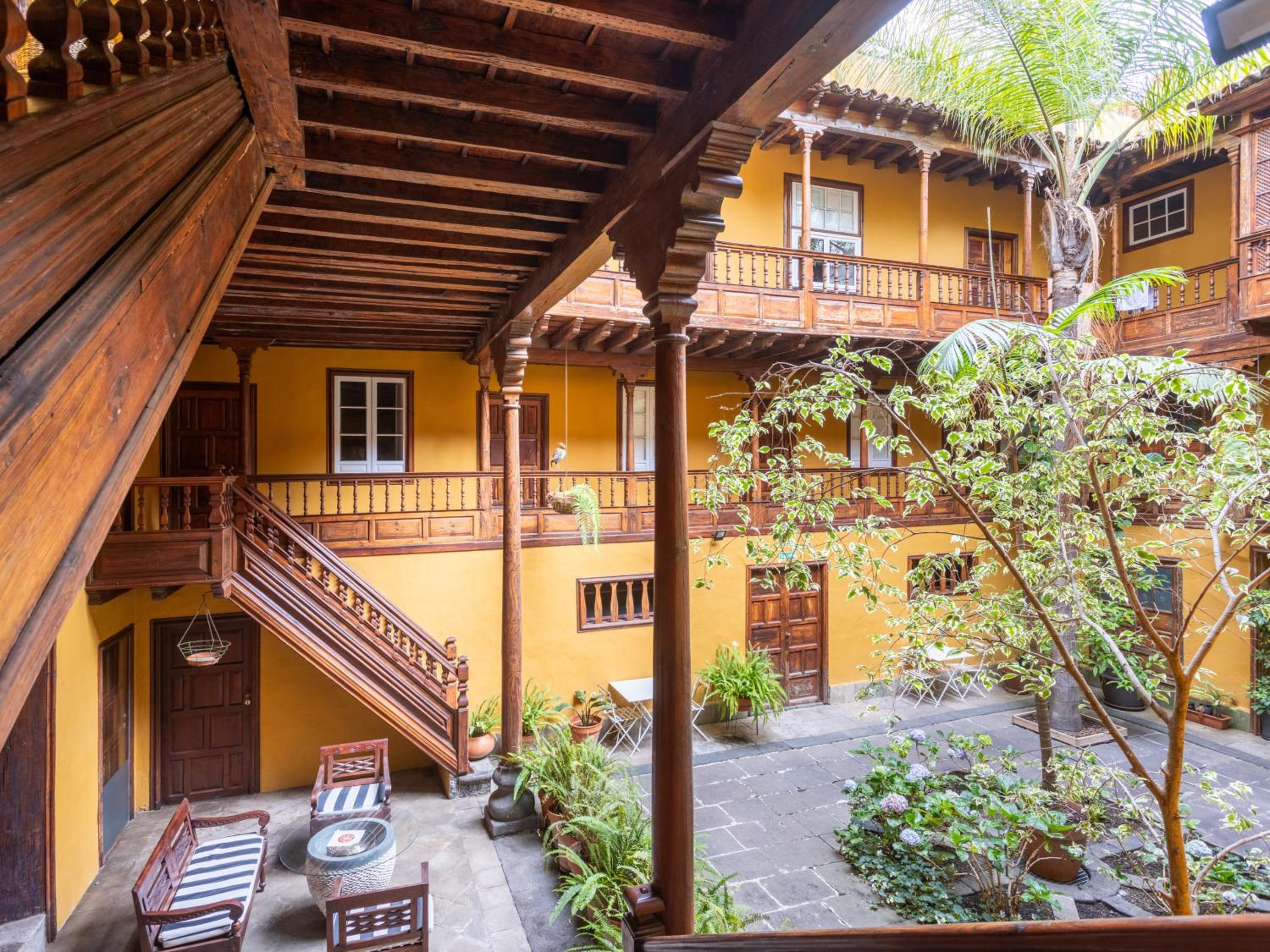 Live La Orotava Attic National Heritage