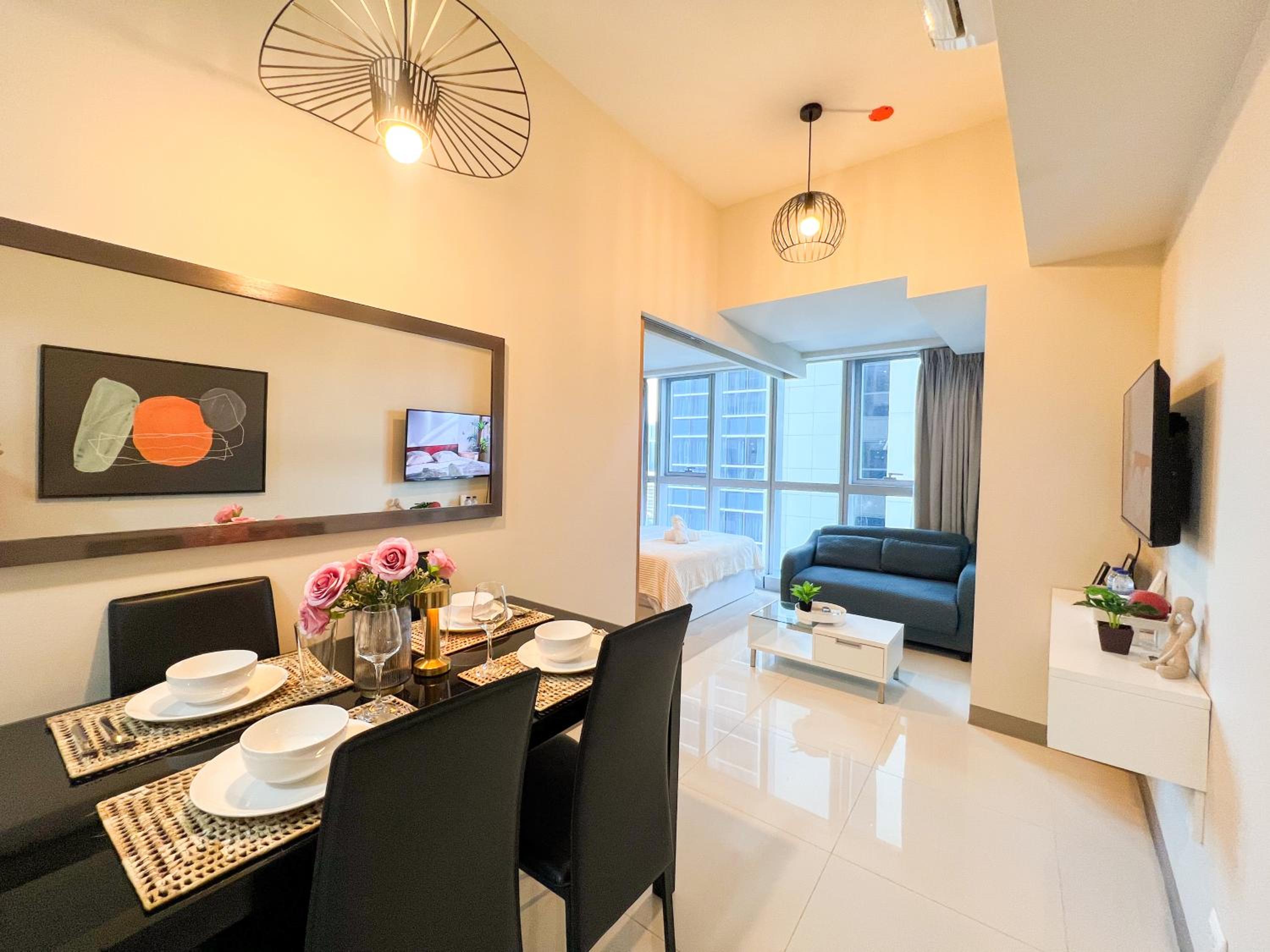 Luxury BGC Condo Across Mitsukoshi #upt112b view 3