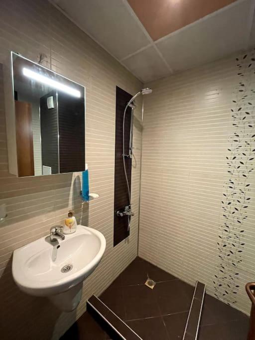 Blue Orchid Studio near airport & free parking