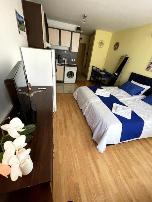 Blue Orchid Studio near airport & free parking