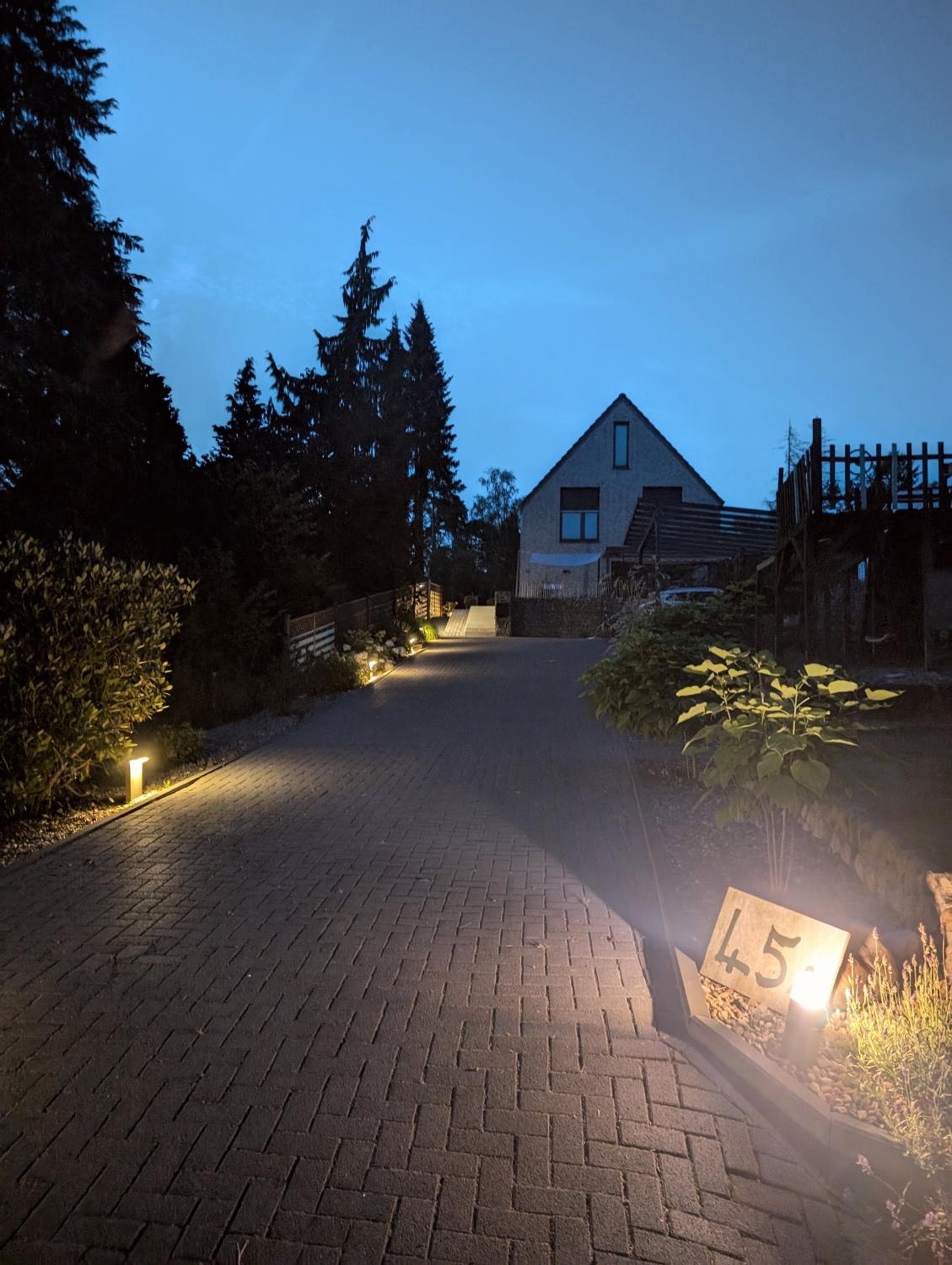 Architektenhaus mit Spielplatz, Sauna & Pool am Wald nahe Hamburg