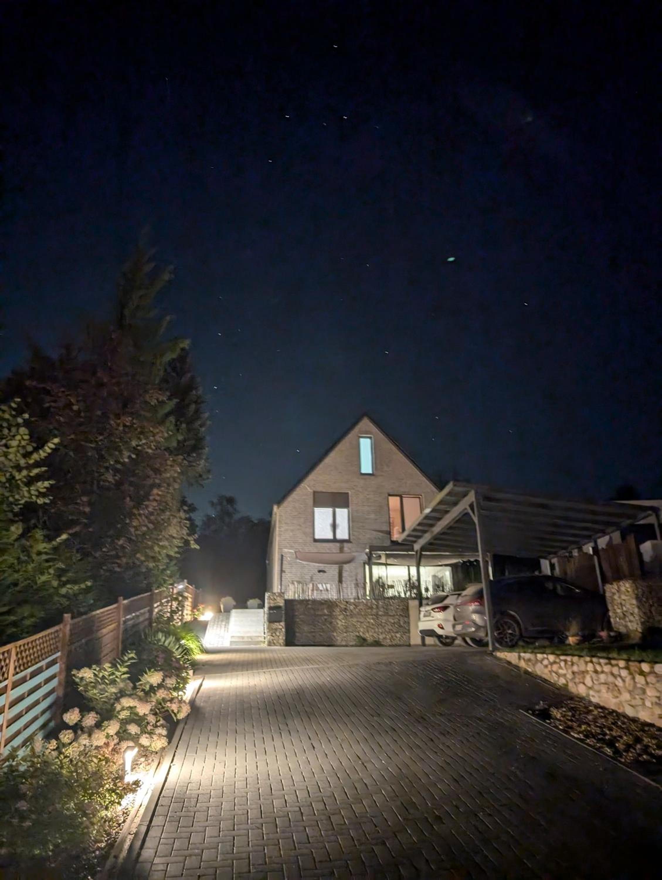 Architektenhaus mit Spielplatz, Sauna & Pool am Wald nahe Hamburg