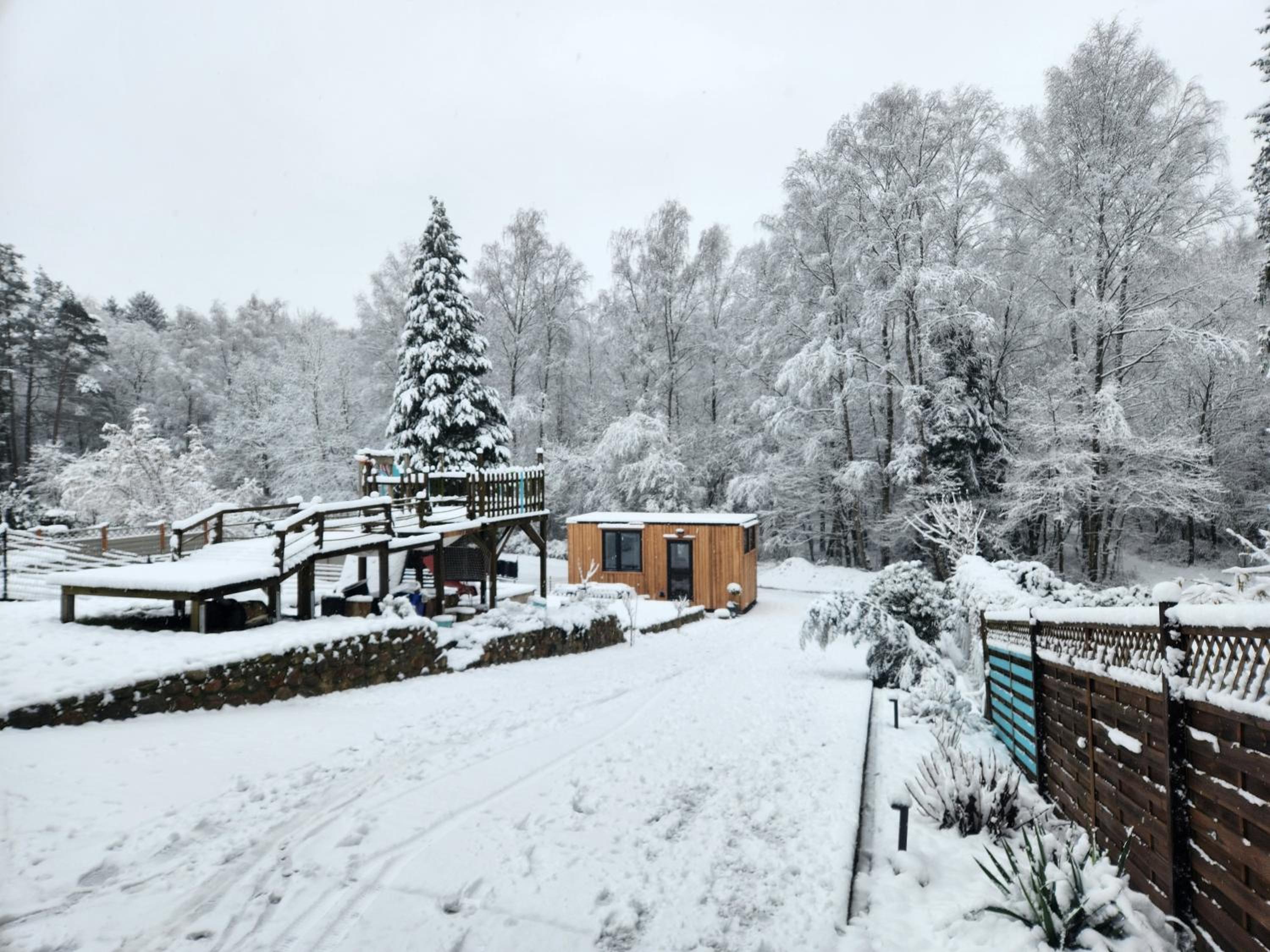 Architektenhaus mit Spielplatz, Sauna & Pool am Wald nahe Hamburg