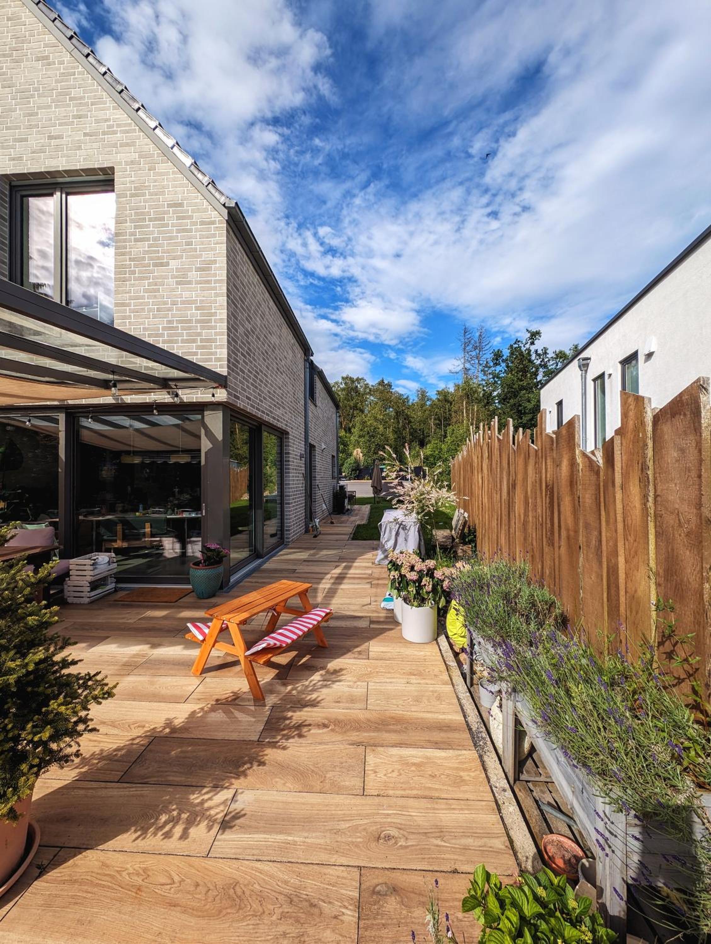 Architektenhaus mit Spielplatz, Sauna & Pool am Wald nahe Hamburg