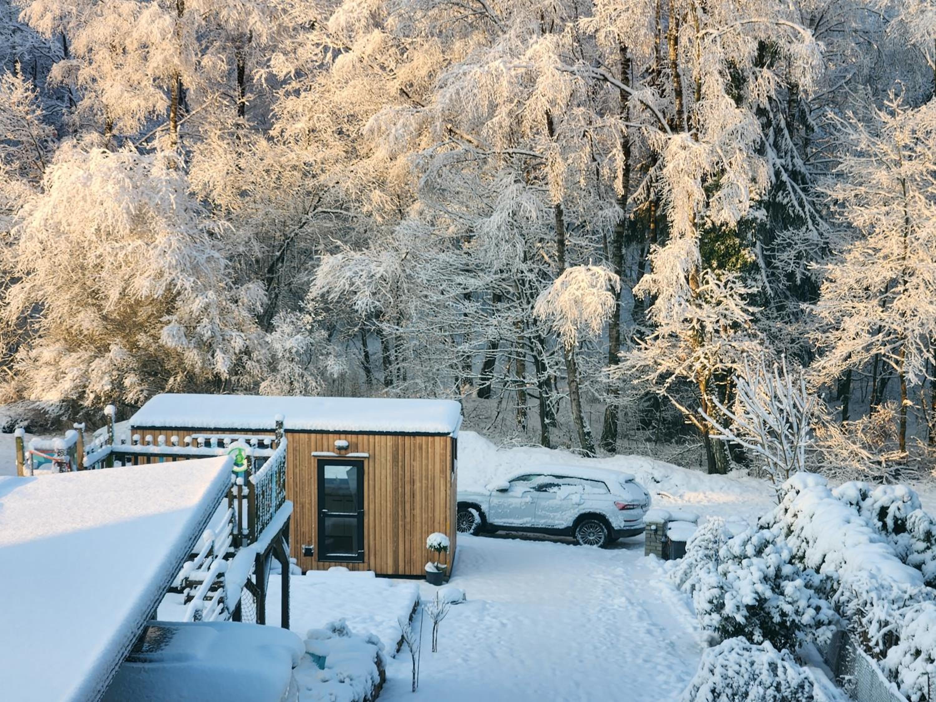 Architektenhaus mit Spielplatz, Sauna & Pool am Wald nahe Hamburg