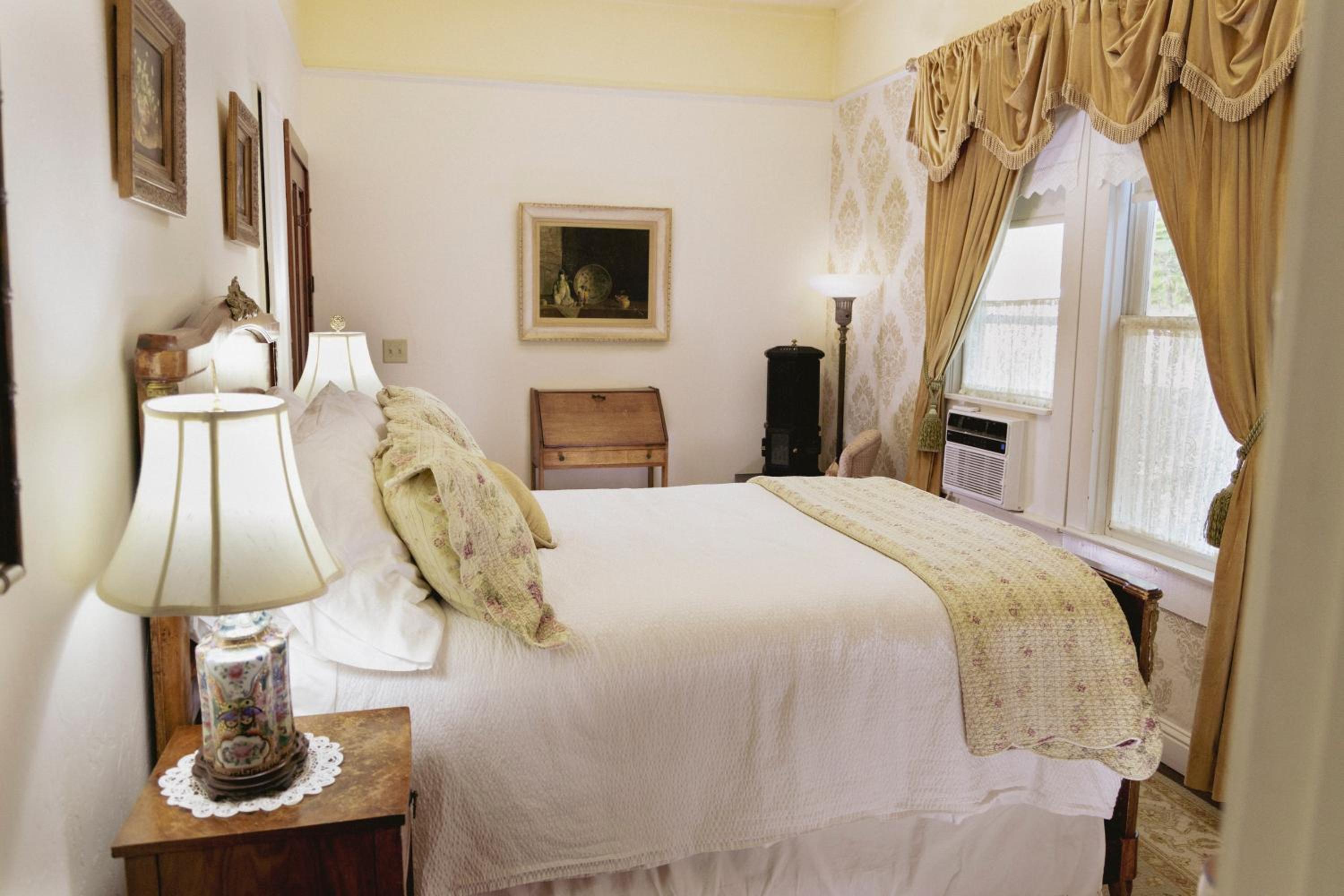 Weaverville Hotel