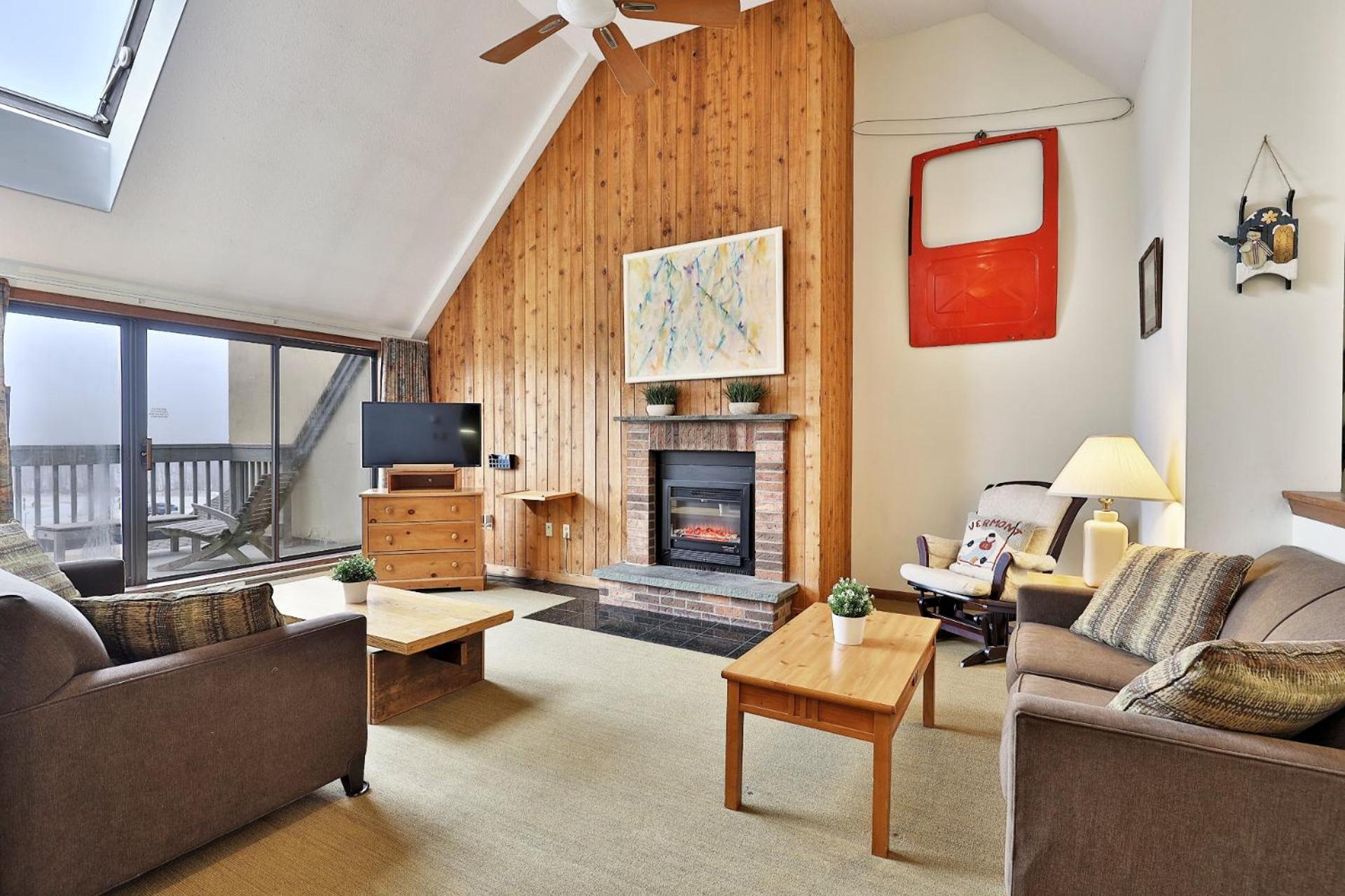 Loft, Top-Floor Mountain View 2BR-2BA at Mountain Green, Pool, Hot Tub, Shuttle