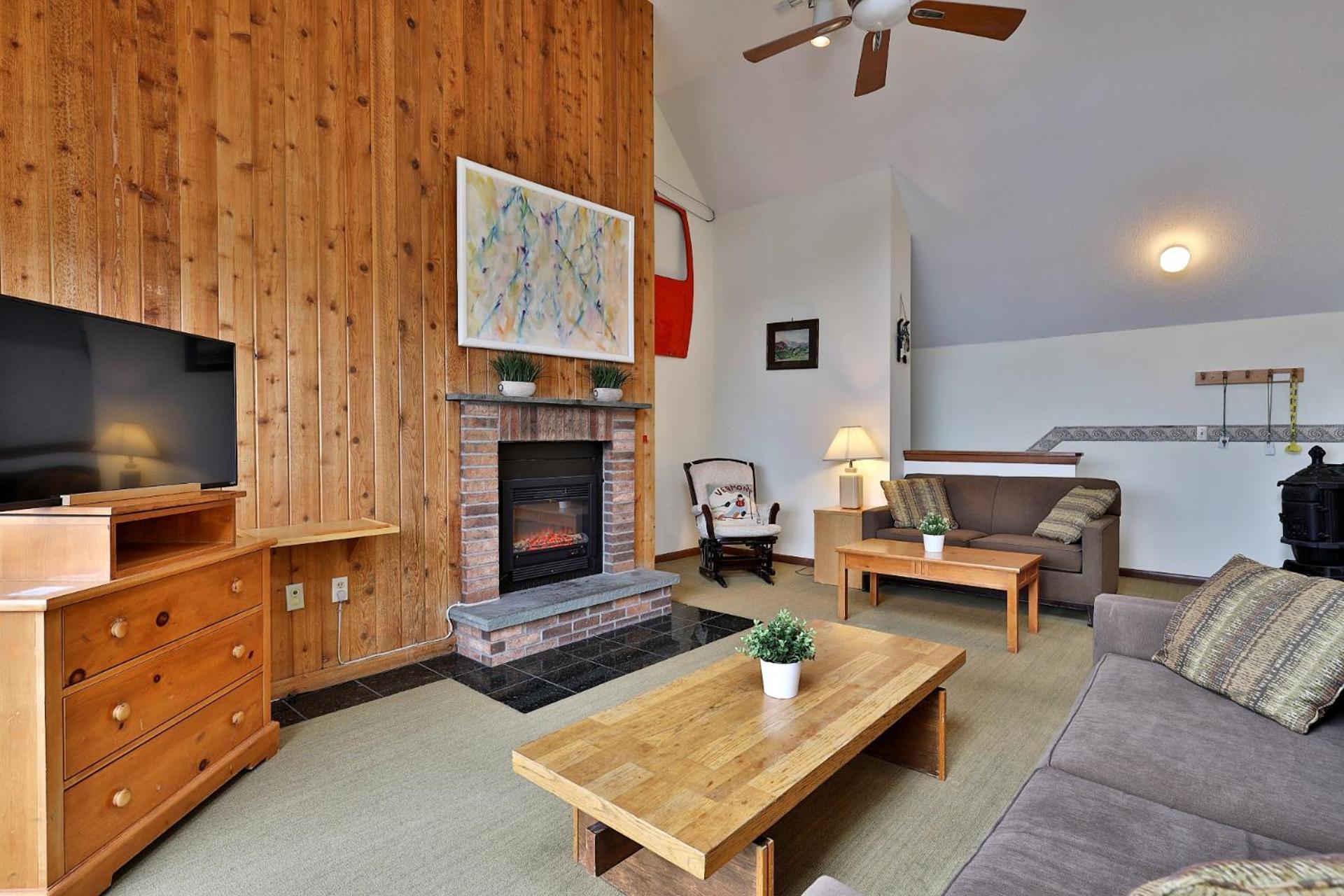 Loft, Top-Floor Mountain View 2BR-2BA at Mountain Green, Pool, Hot Tub, Shuttle