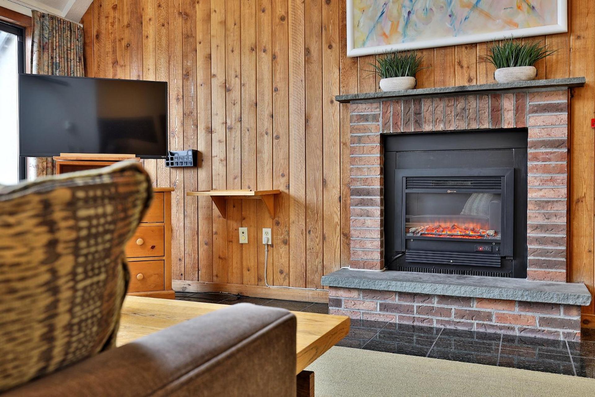 Loft, Top-Floor Mountain View 2BR-2BA at Mountain Green, Pool, Hot Tub, Shuttle