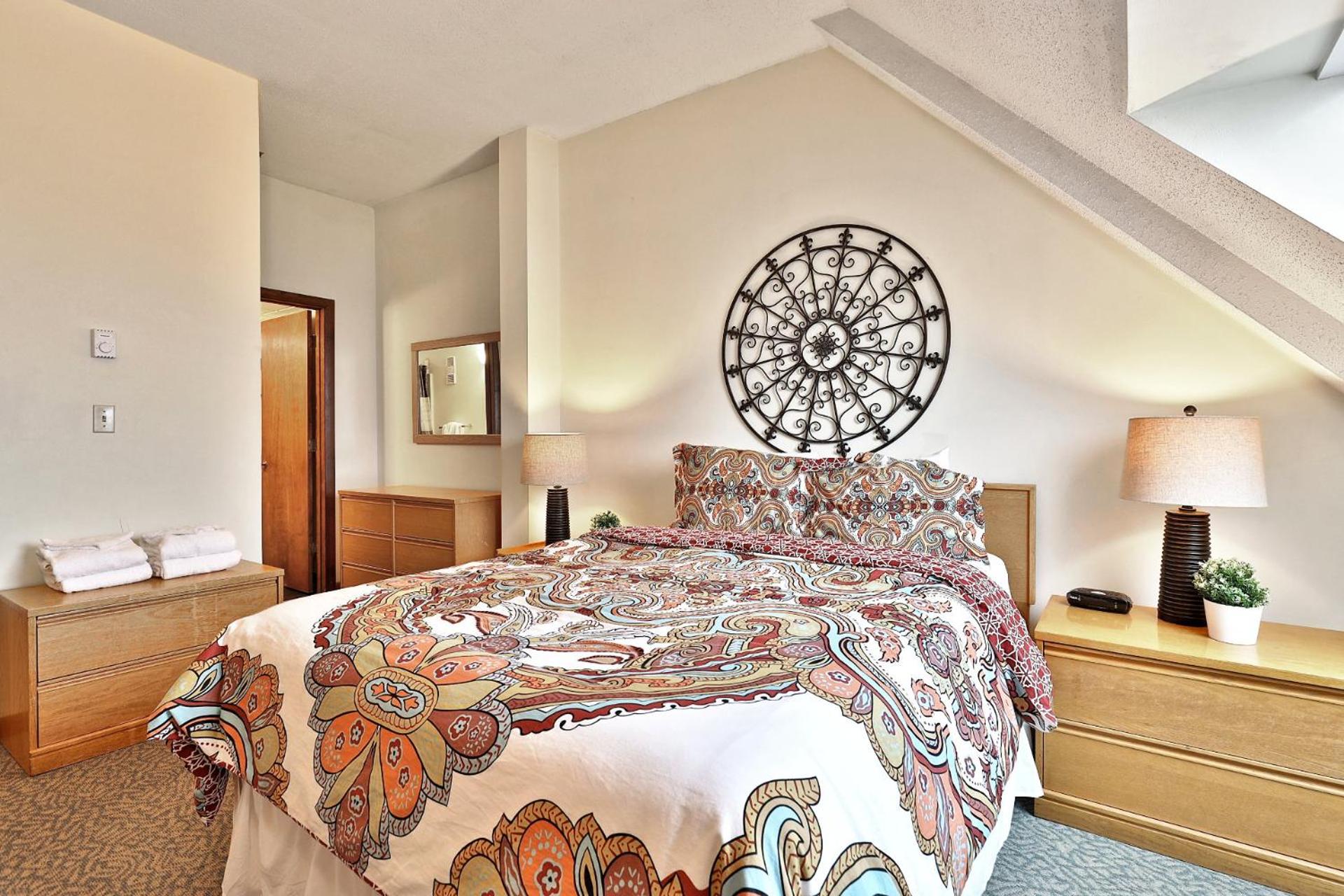 Loft, Top-Floor Mountain View 2BR-2BA at Mountain Green, Pool, Hot Tub, Shuttle