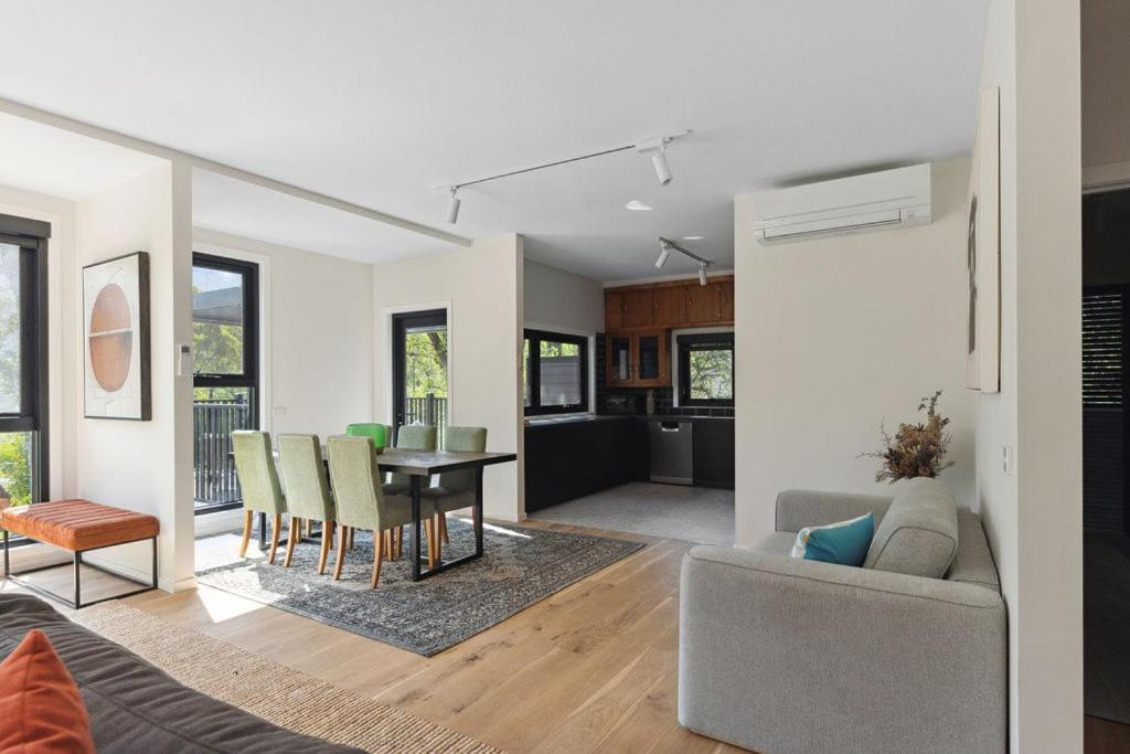 Warburton Stays Station Penthouse
