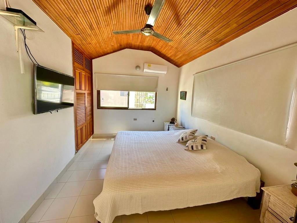 Conjunto Vergaralandia cabañas frente al mar