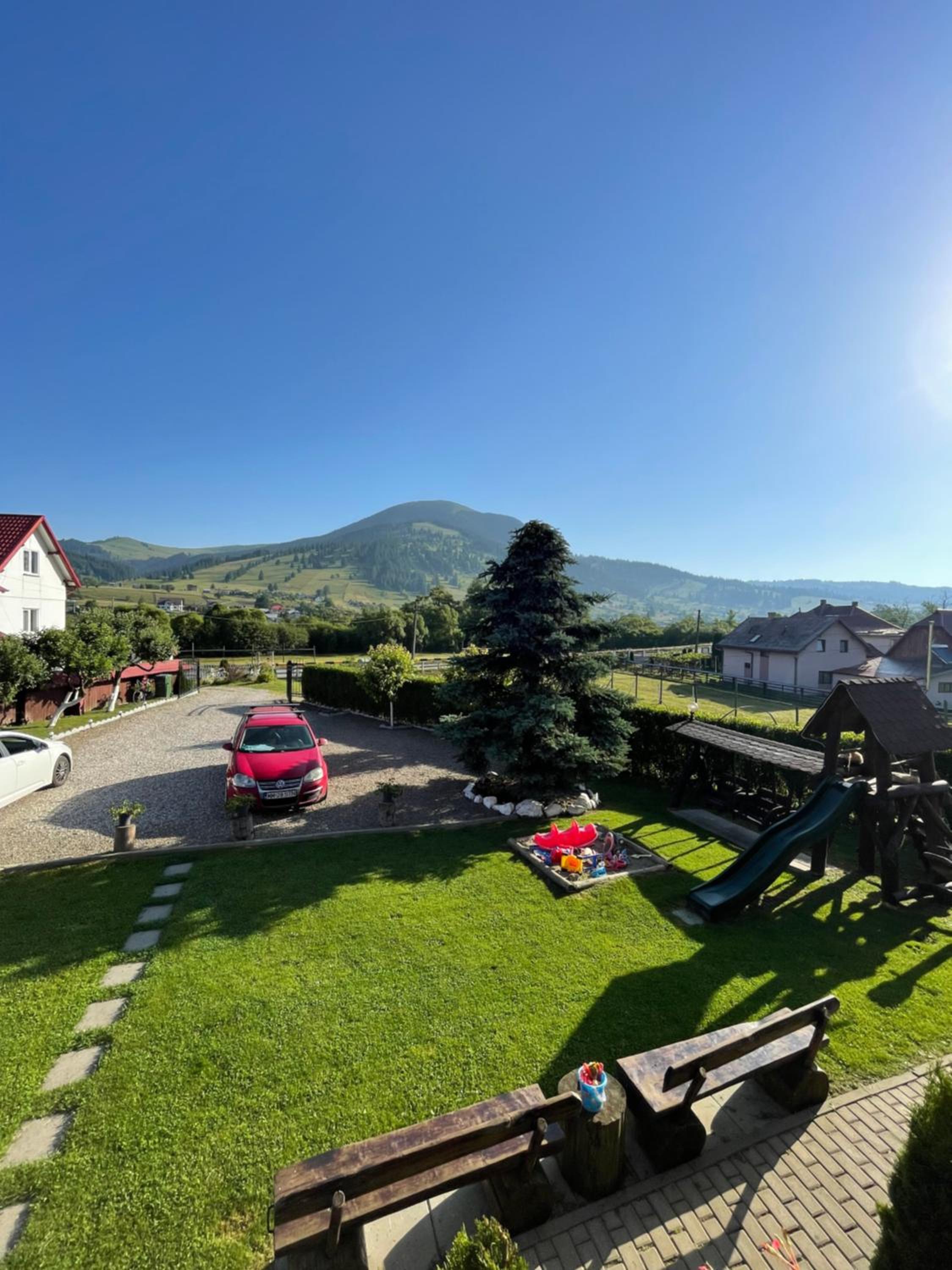 Casa Sofia Dorna Candrenilor view 2