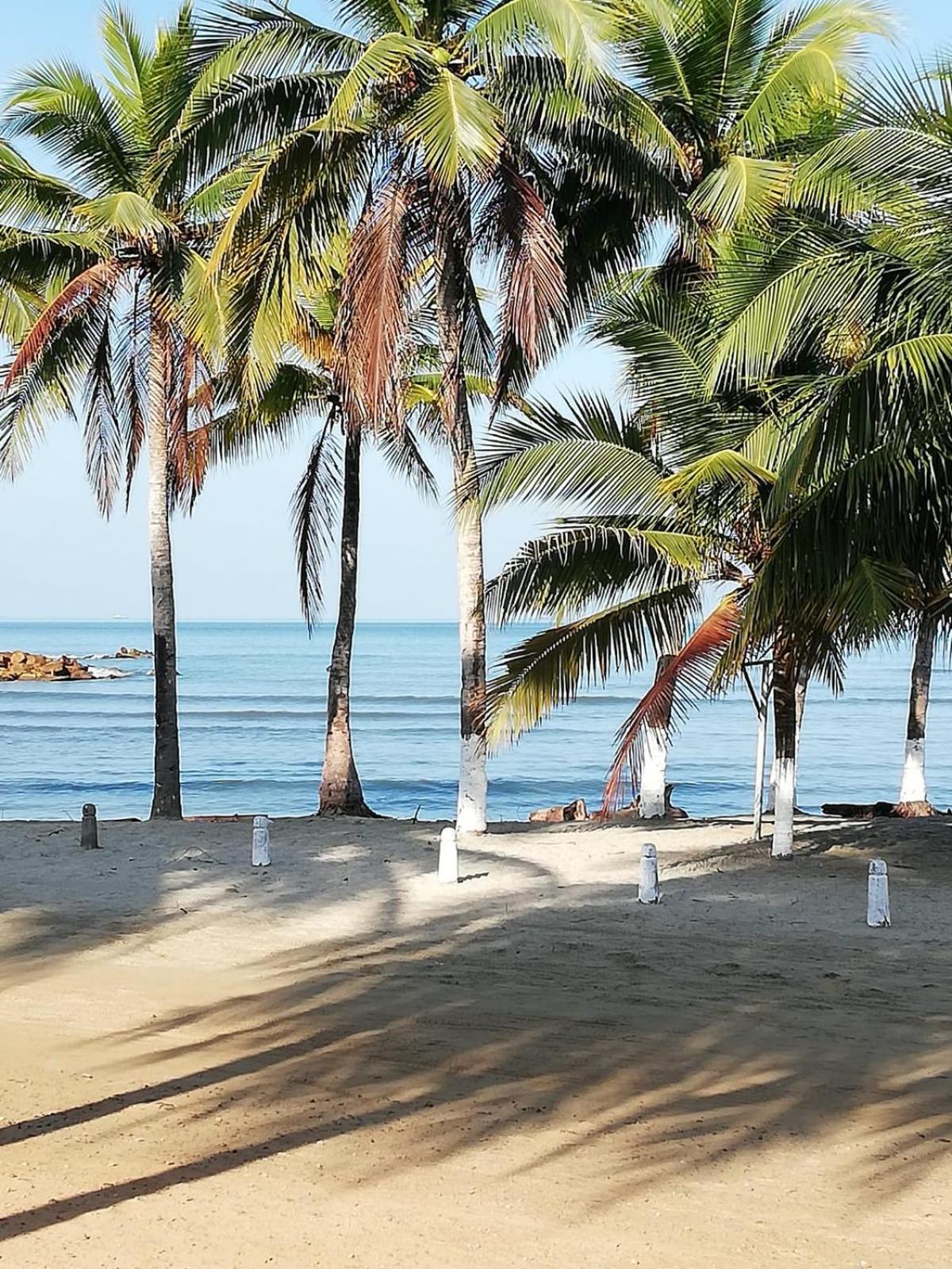 Conjunto Vergaralandia cabañas frente al mar