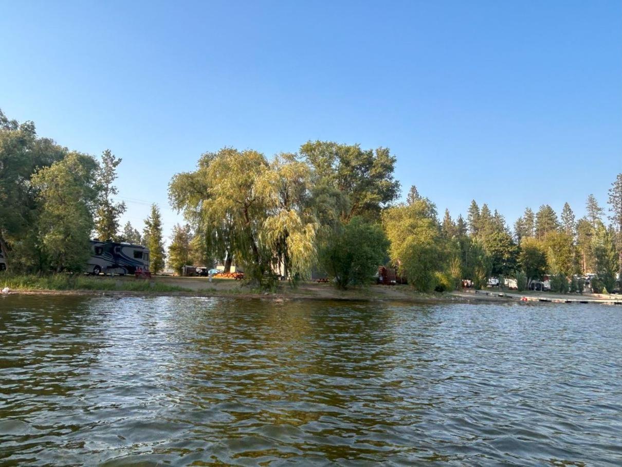 Ruby's Resort & RV Castle Log House view 4