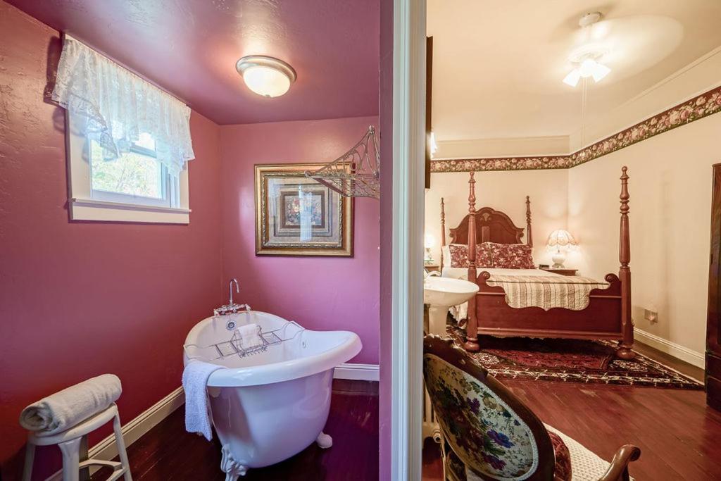 Weaverville Hotel