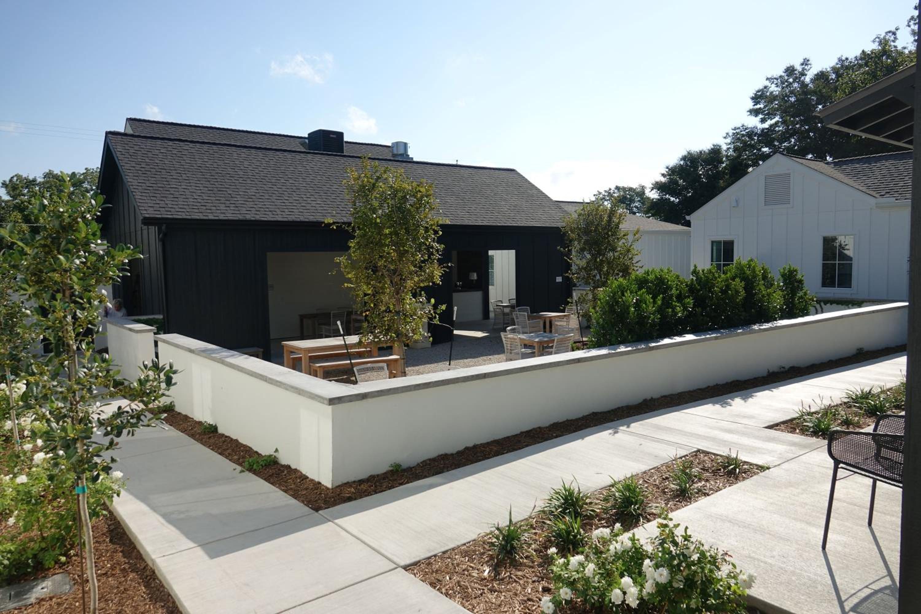Whitetail Court Hotel
