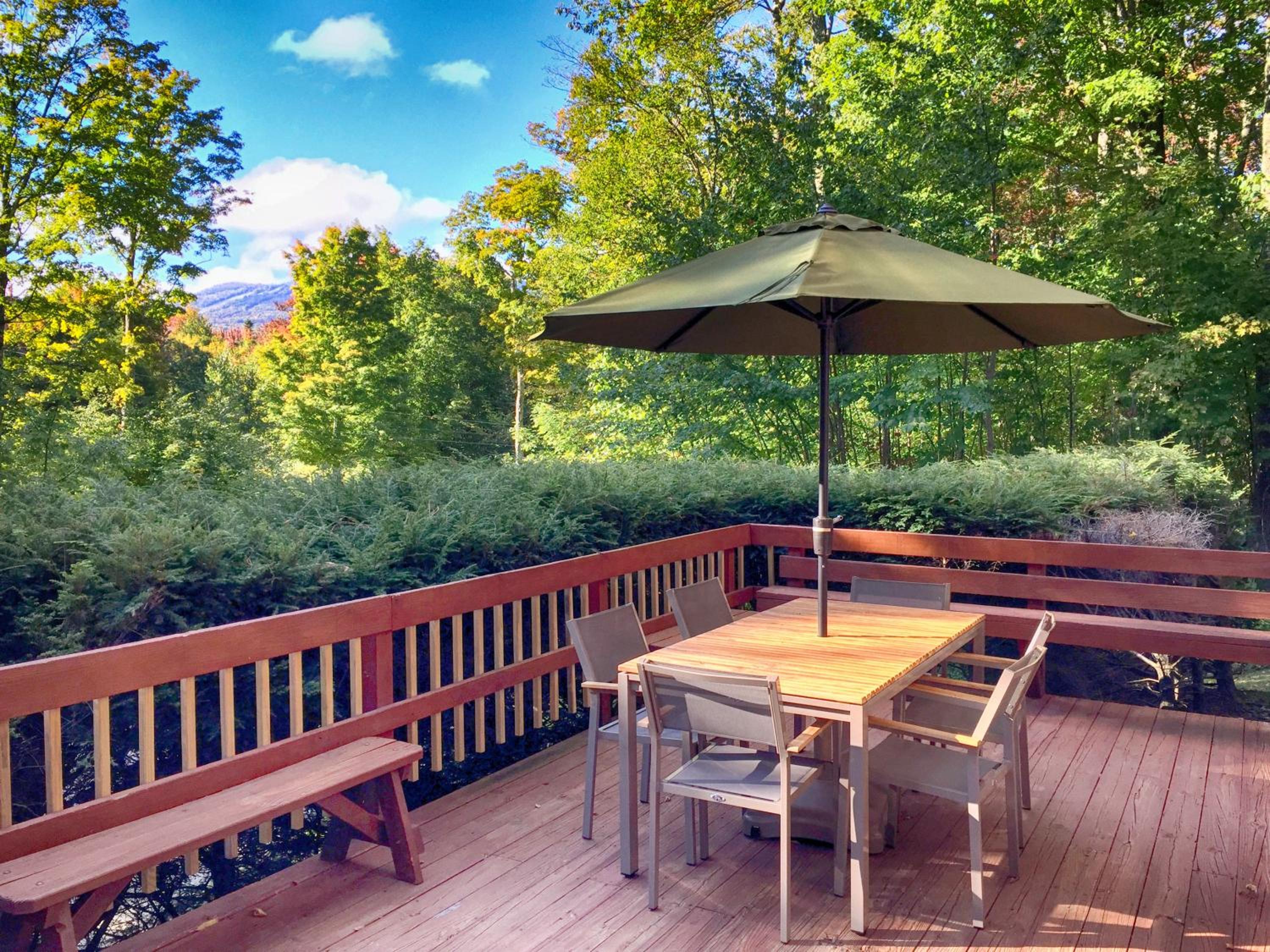 Killington Cabin - Right Unit - Sleeps 10 in 4 BR, 2 BA Cozy Escape