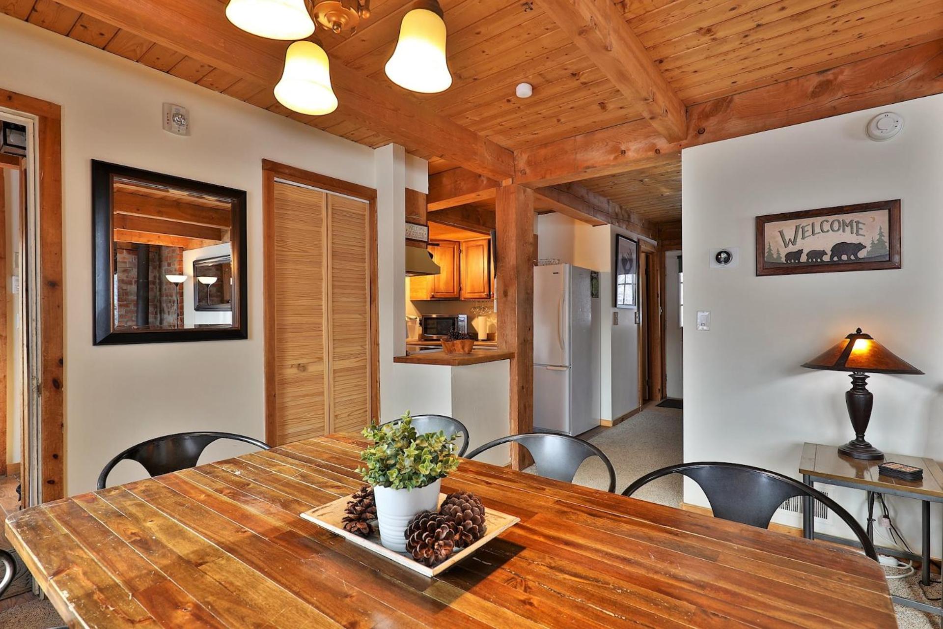 Killington Cabin - Right Unit - Sleeps 10 in 4 BR, 2 BA Cozy Escape