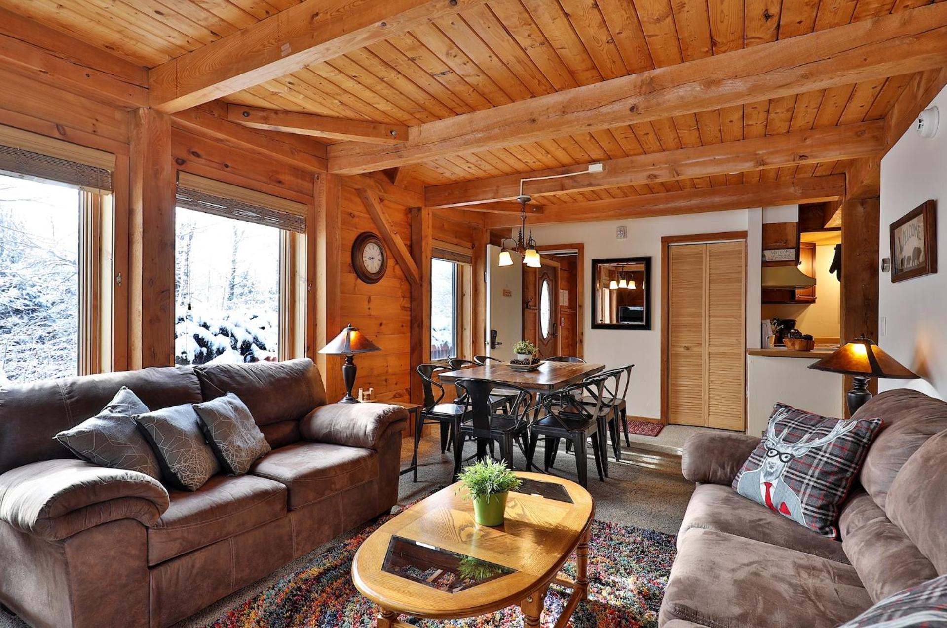 Killington Cabin - Right Unit - Sleeps 10 in 4 BR, 2 BA Cozy Escape