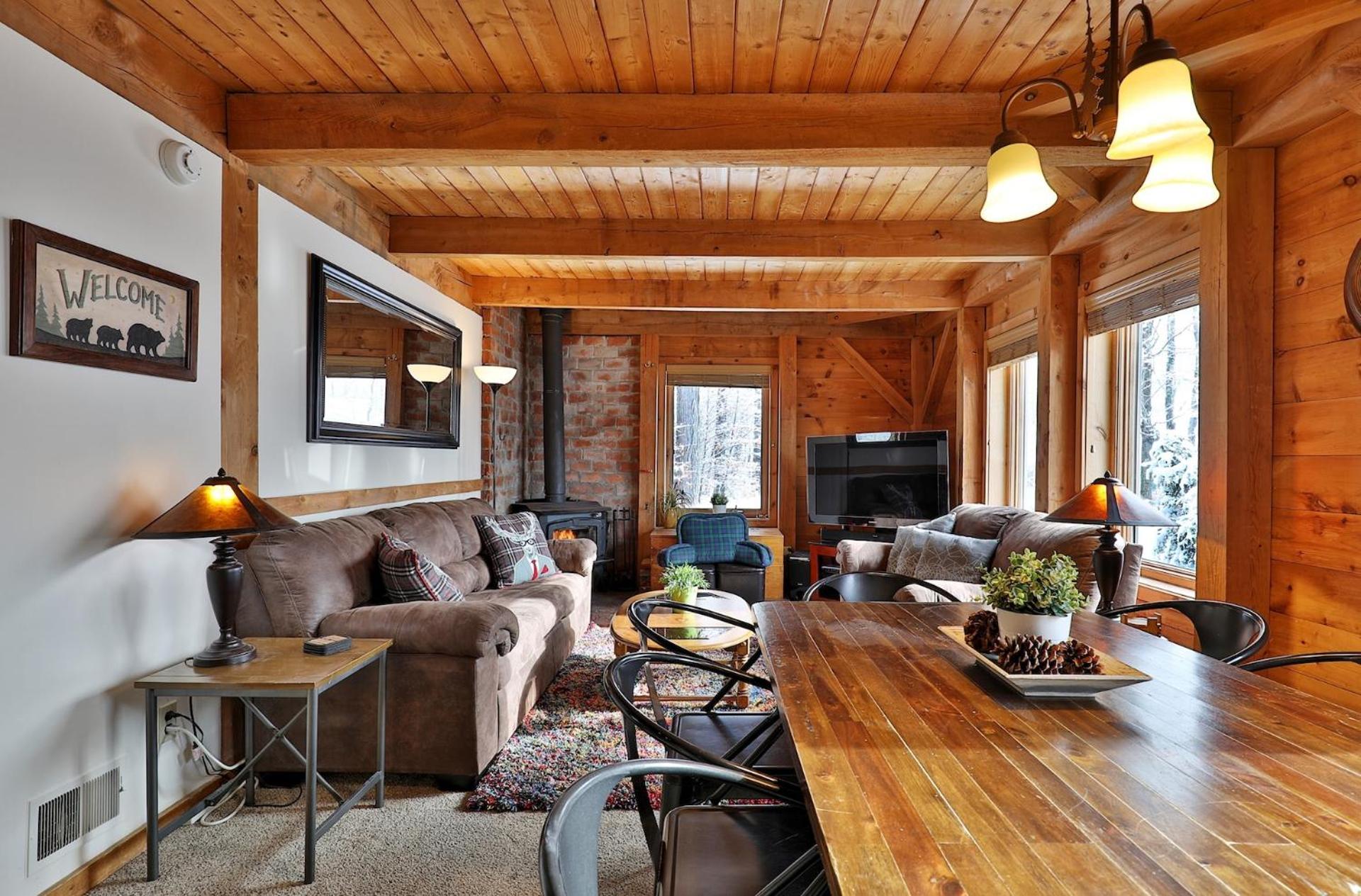 Killington Cabin - Right Unit - Sleeps 10 in 4 BR, 2 BA Cozy Escape