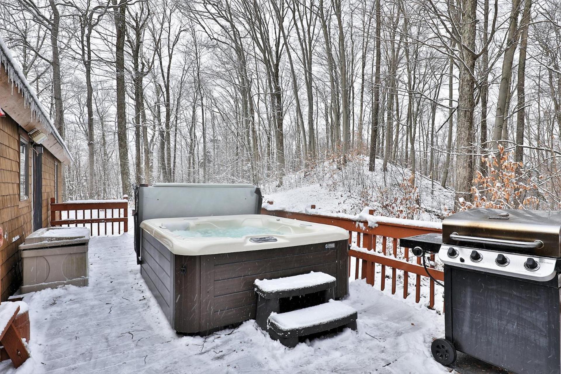 Killington Cabin - Right Unit - Sleeps 10 in 4 BR, 2 BA Cozy Escape