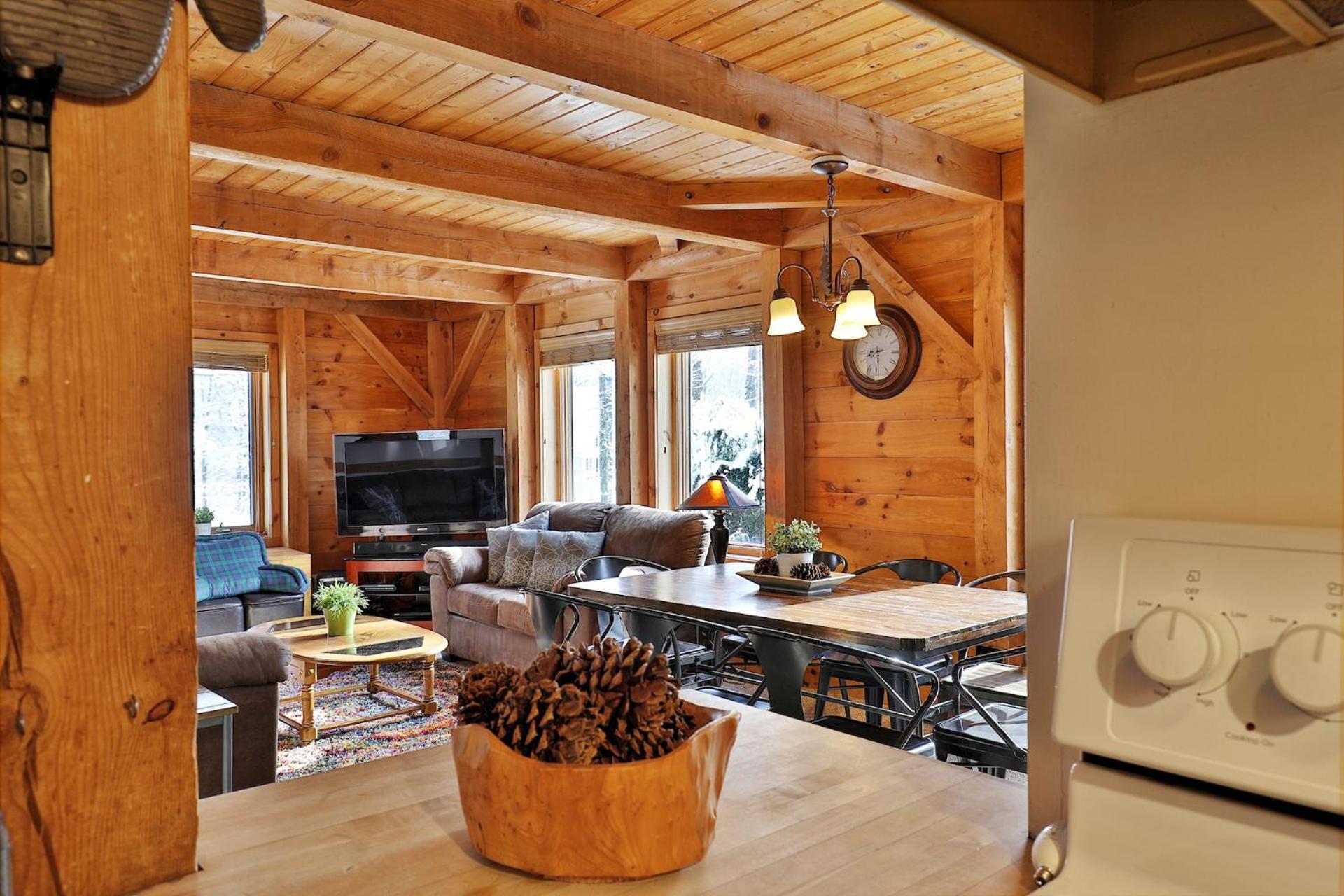 Killington Cabin - Right Unit - Sleeps 10 in 4 BR, 2 BA Cozy Escape