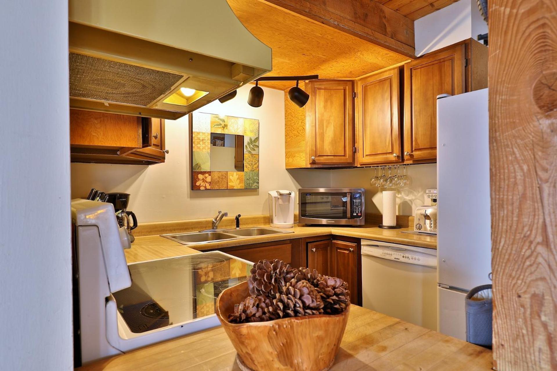 Killington Cabin - Right Unit - Sleeps 10 in 4 BR, 2 BA Cozy Escape