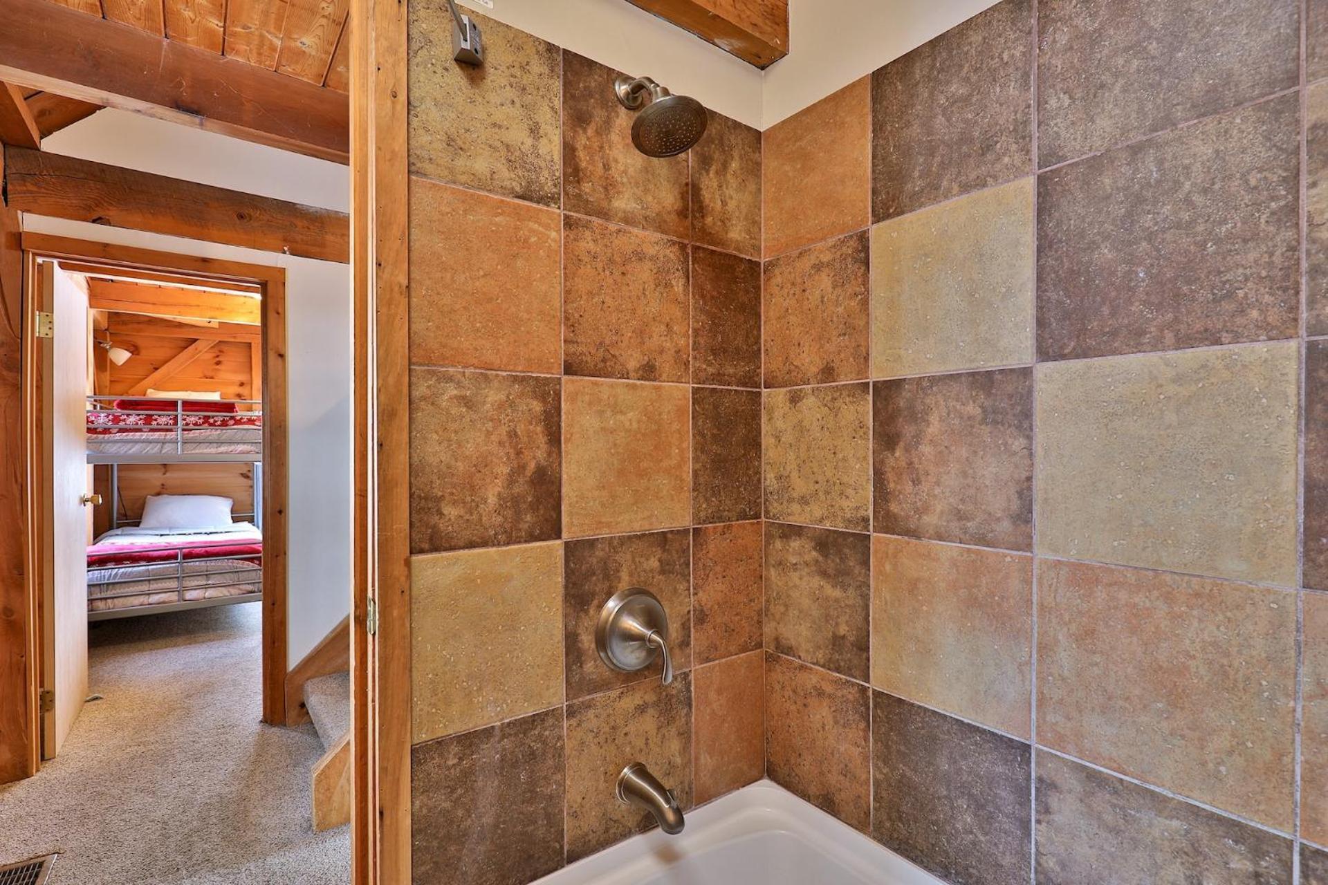 Killington Cabin - Right Unit - Sleeps 10 in 4 BR, 2 BA Cozy Escape