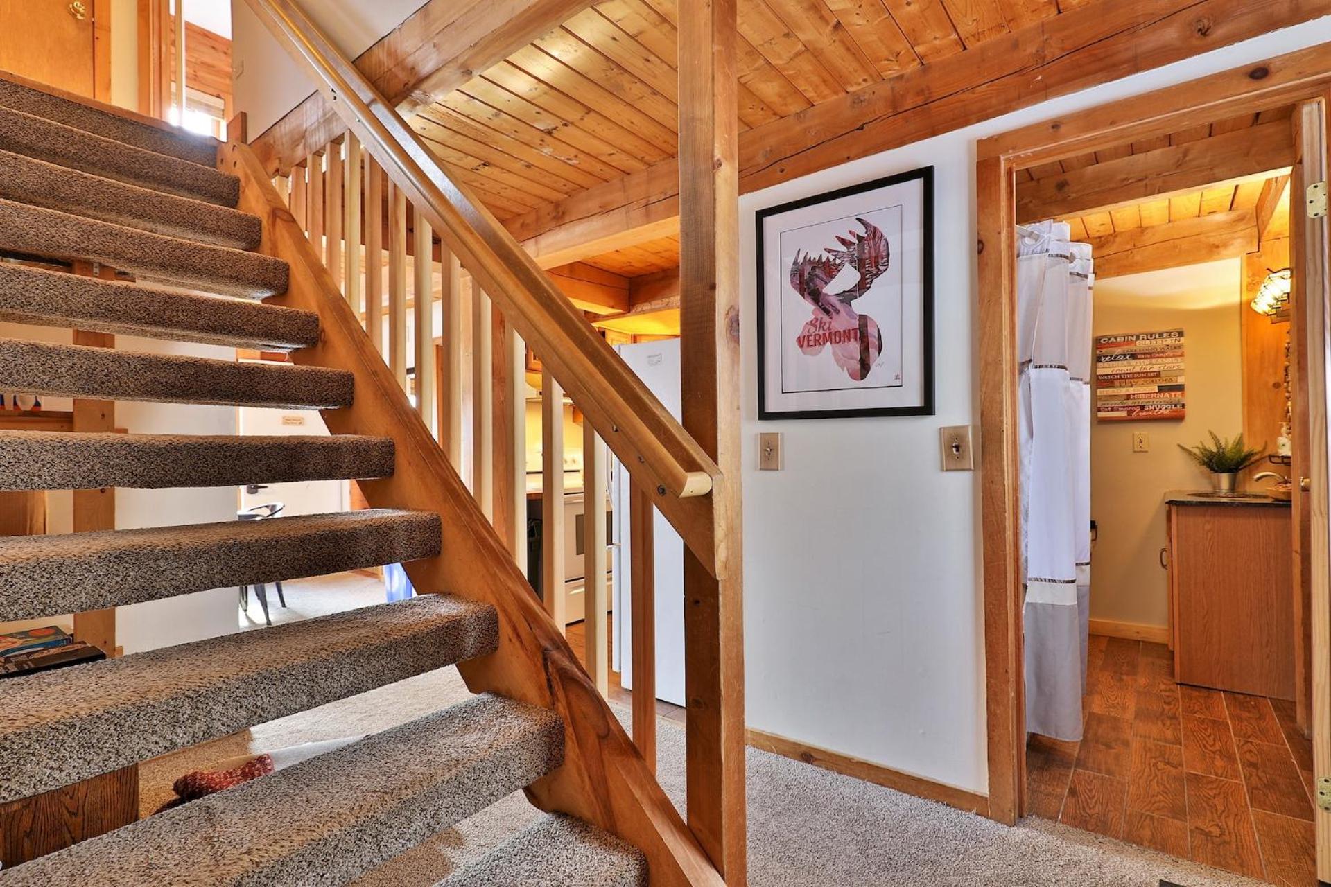 Killington Cabin - Right Unit - Sleeps 10 in 4 BR, 2 BA Cozy Escape