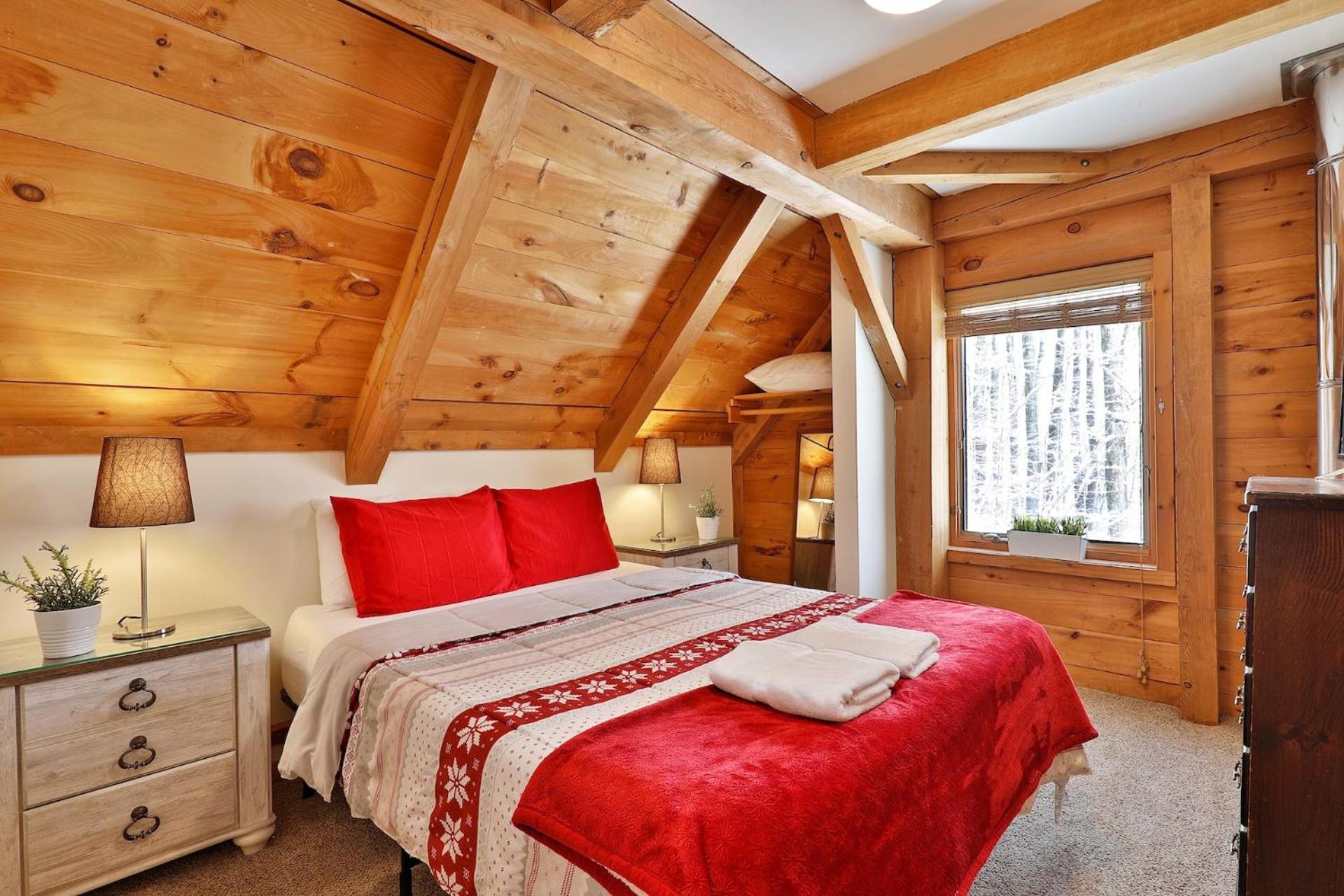 Killington Cabin - Right Unit - Sleeps 10 in 4 BR, 2 BA Cozy Escape