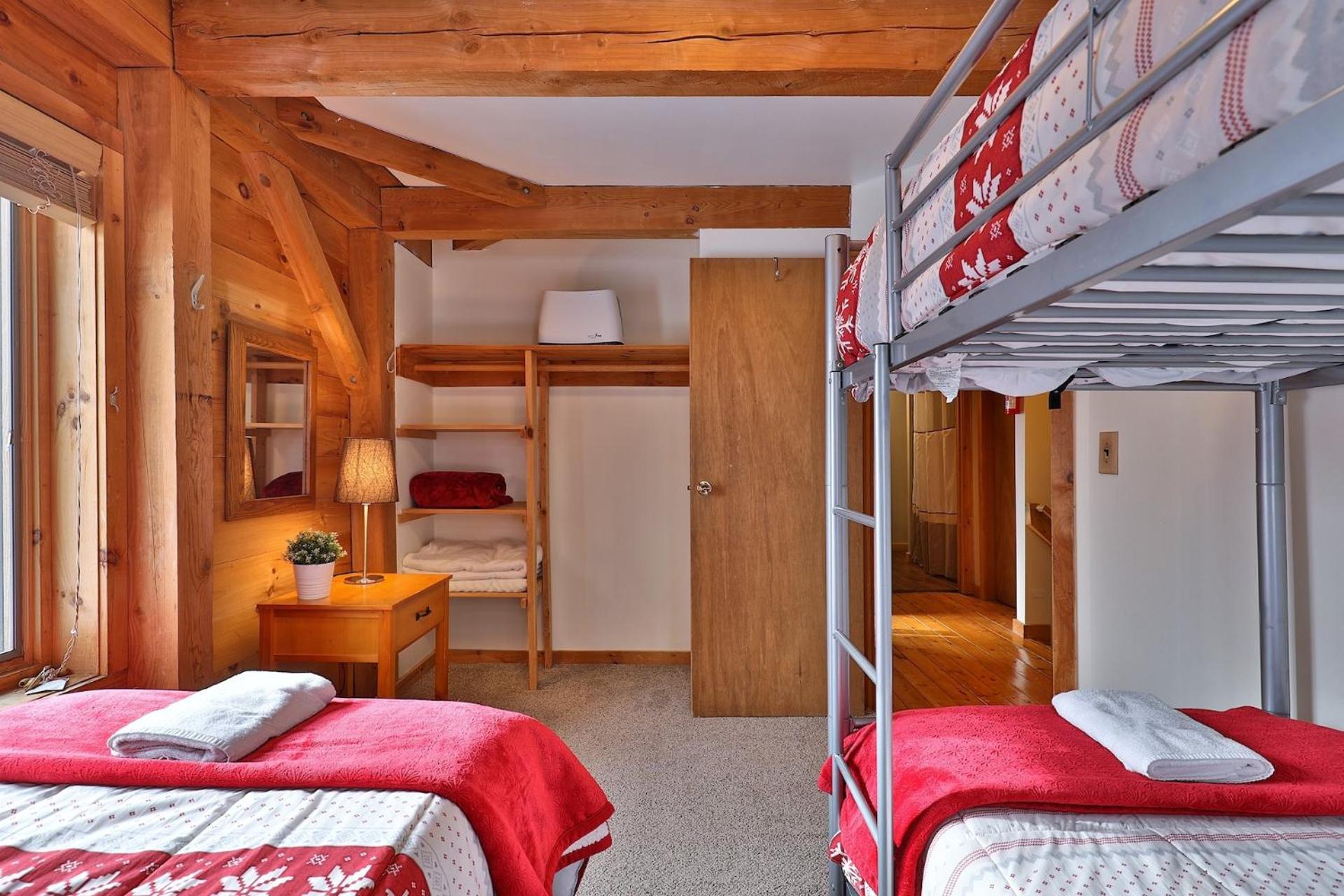 Killington Cabin - Right Unit - Sleeps 10 in 4 BR, 2 BA Cozy Escape