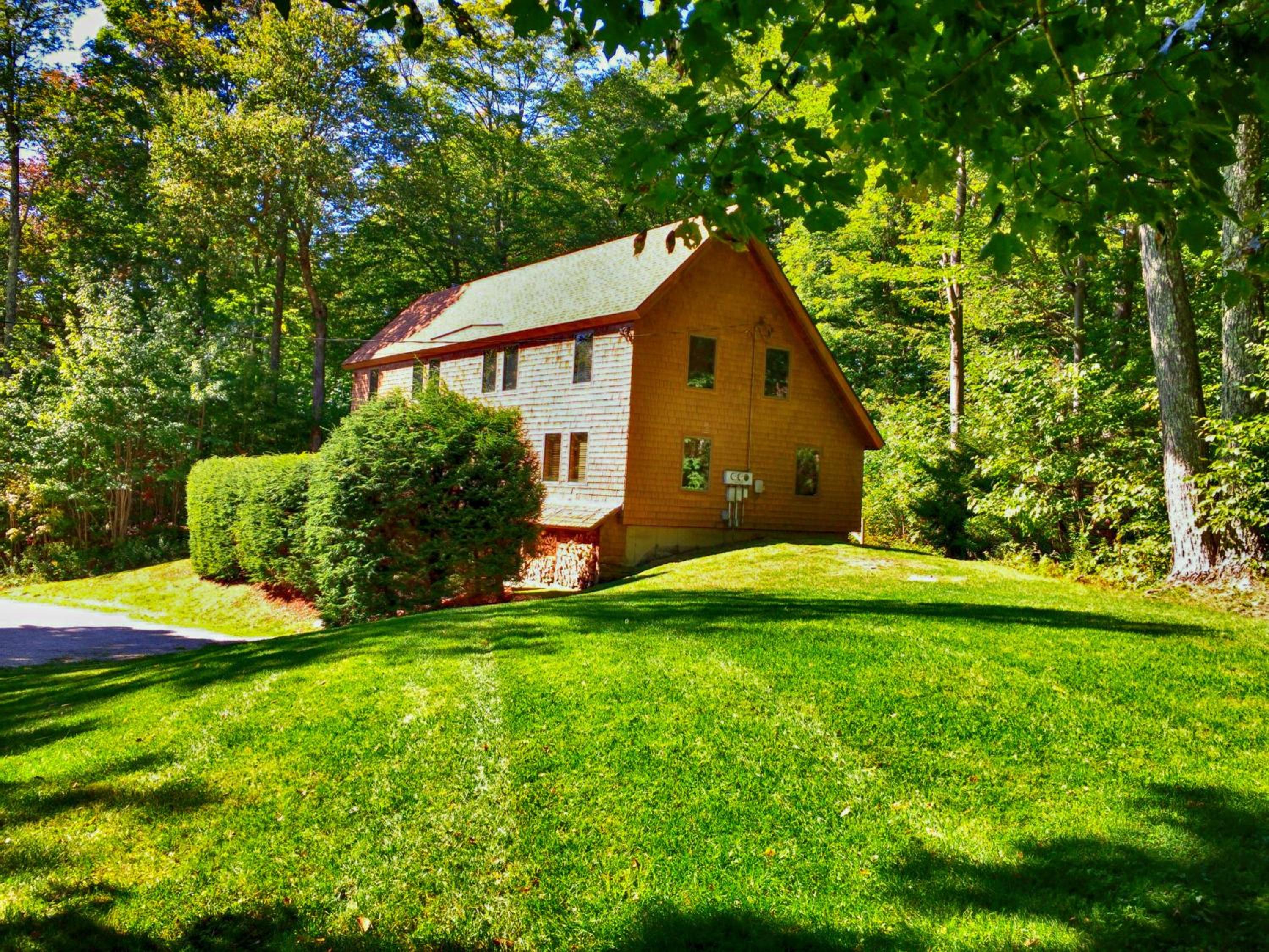 Killington Cabin - Right Unit - Sleeps 10 in 4 BR, 2 BA Cozy Escape