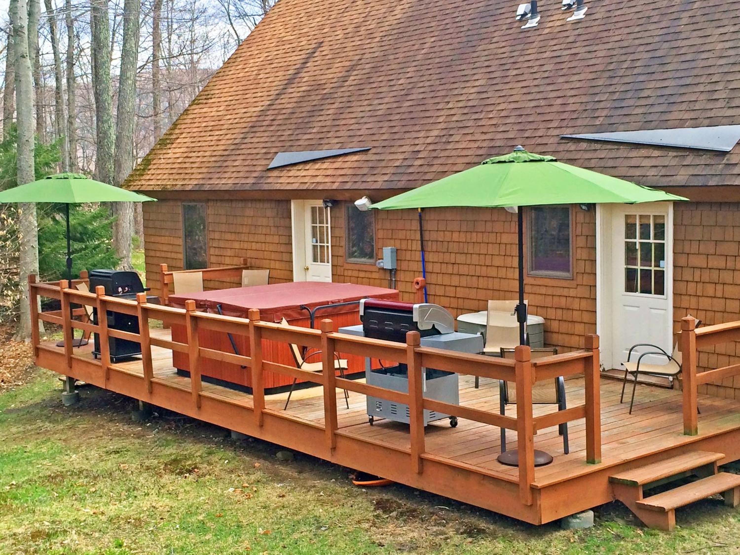 Killington Cabin - Right Unit - Sleeps 10 in 4 BR, 2 BA Cozy Escape