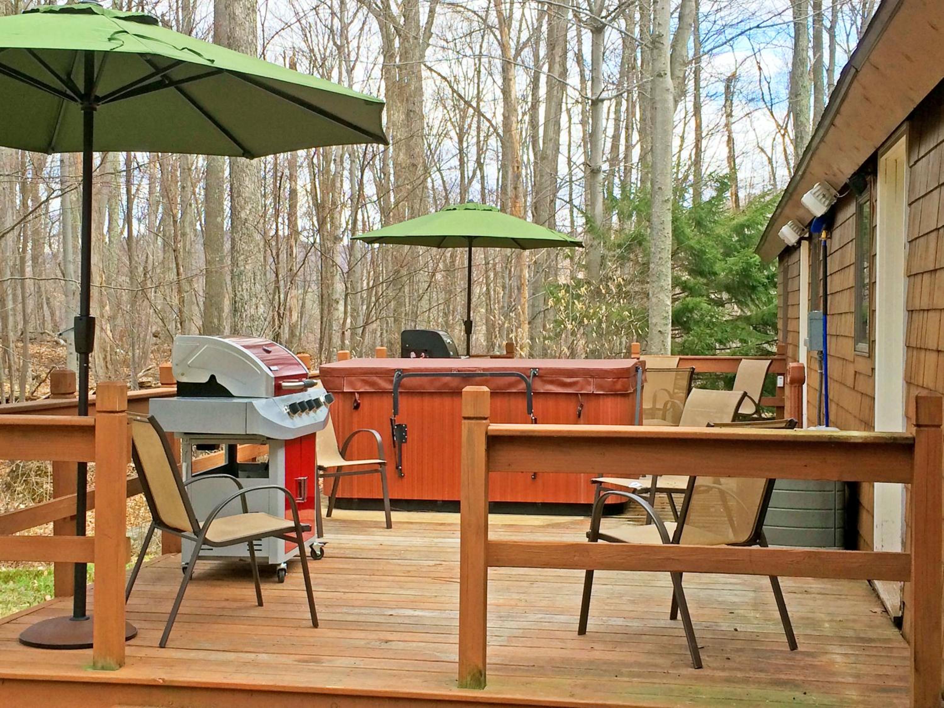 Killington Cabin - Right Unit - Sleeps 10 in 4 BR, 2 BA Cozy Escape