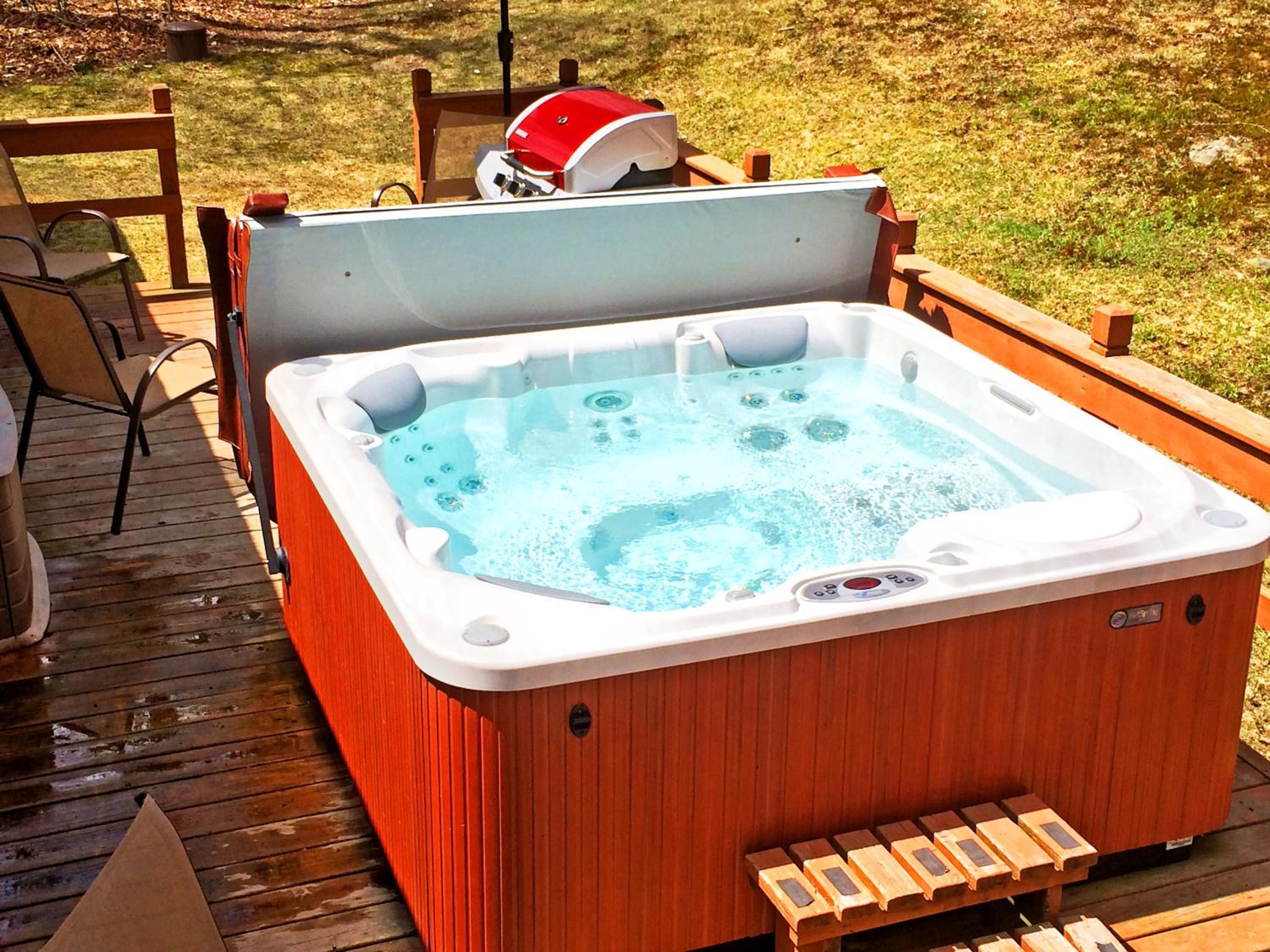 Killington Cabin - Right Unit - Sleeps 10 in 4 BR, 2 BA Cozy Escape