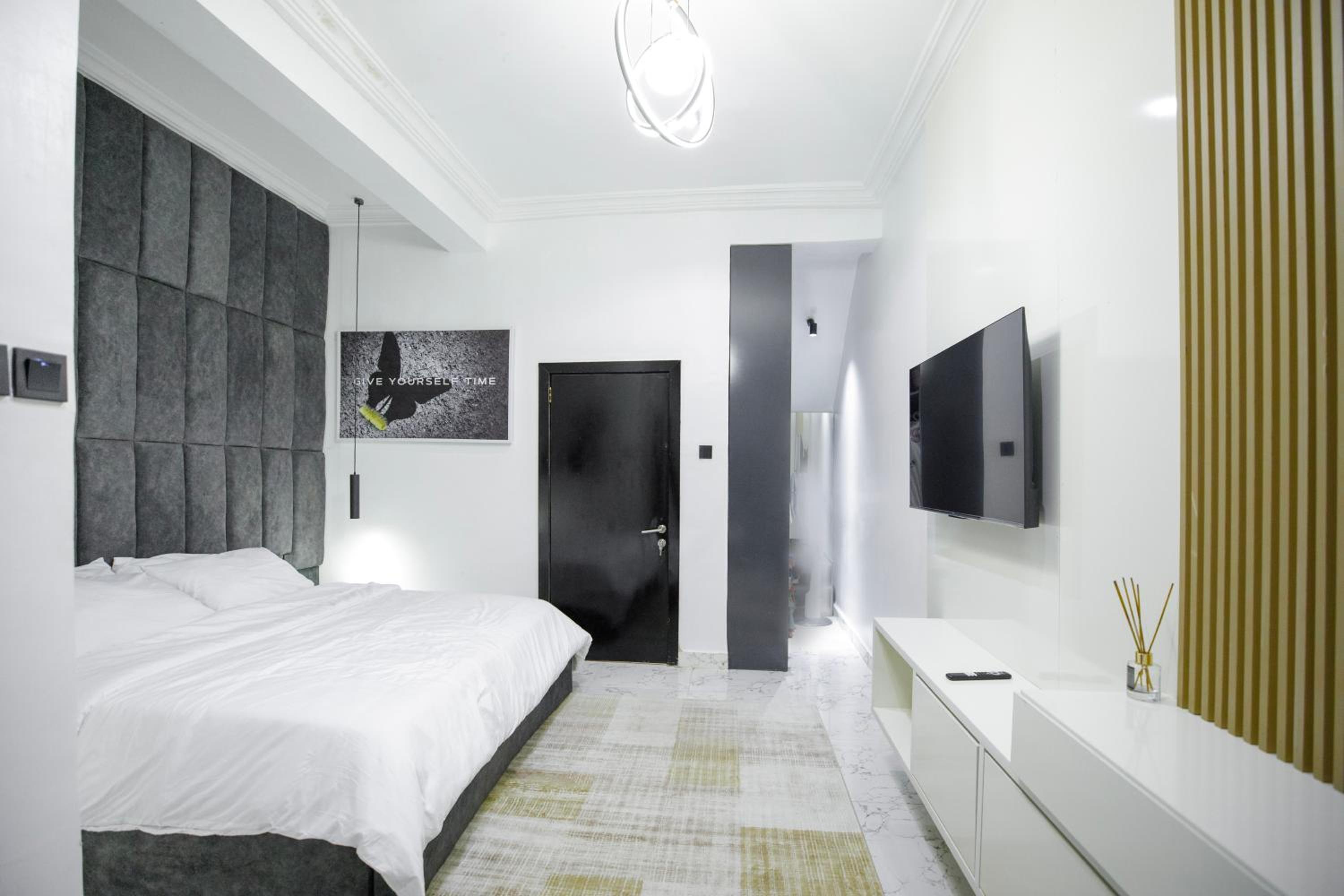 Metrostay Apartments view 3