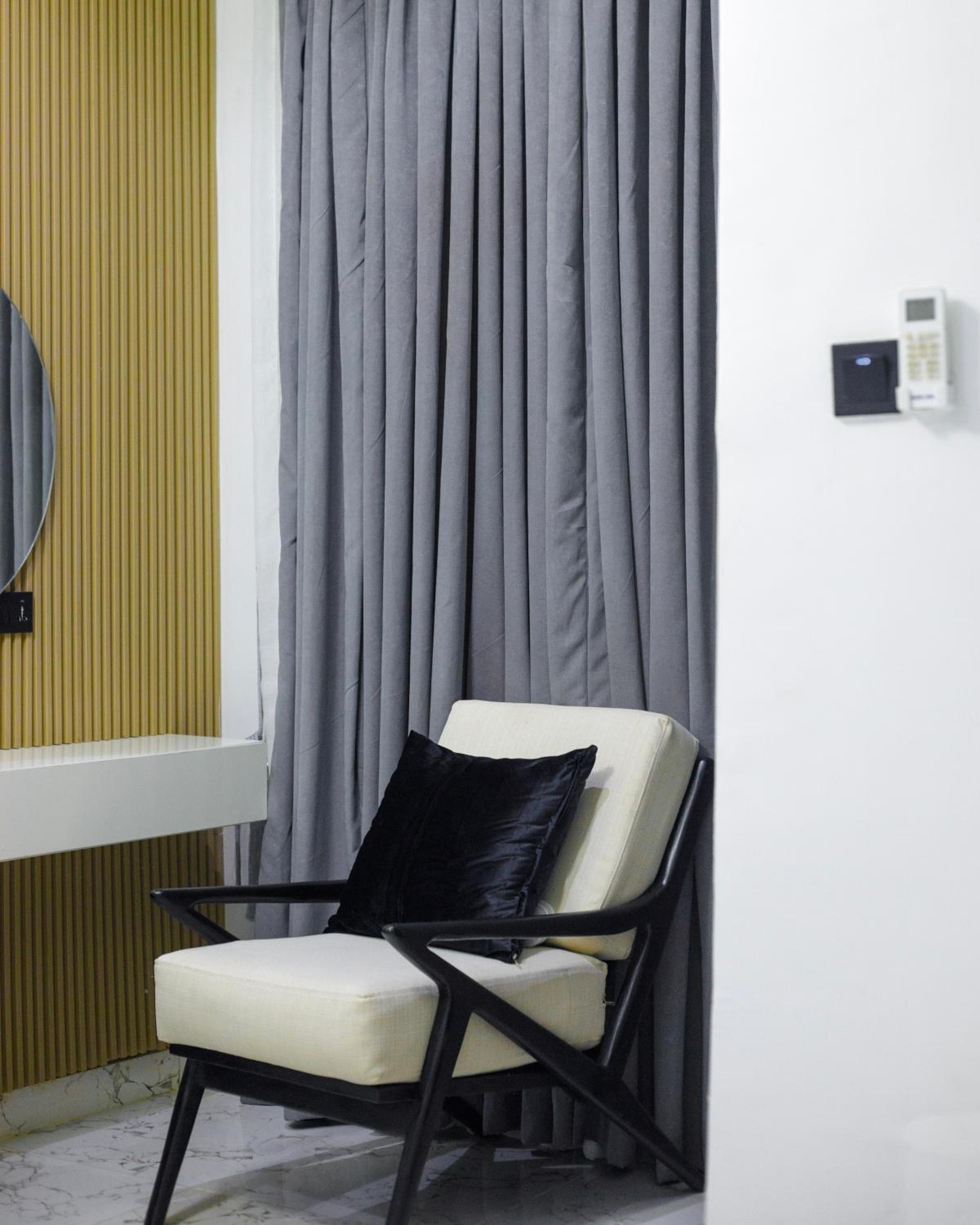 Metrostay Apartments view 5