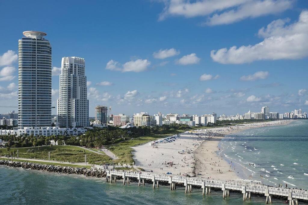 Modern Home w Jacuzzi Near Wynwood-Design District-MIA Airport