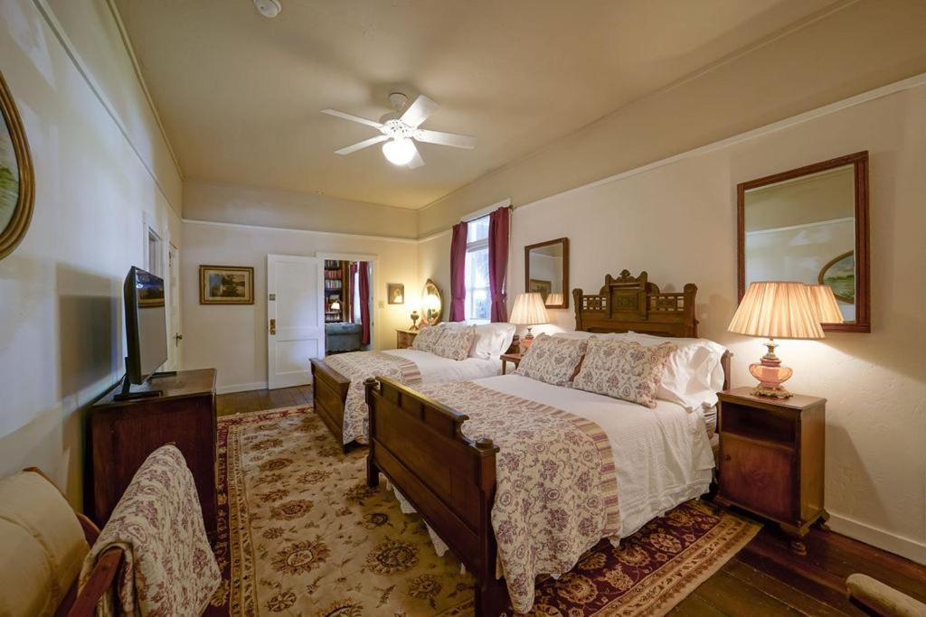 Weaverville Hotel