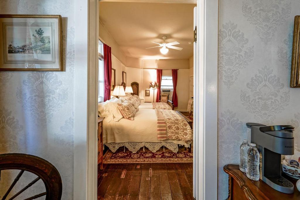 Weaverville Hotel