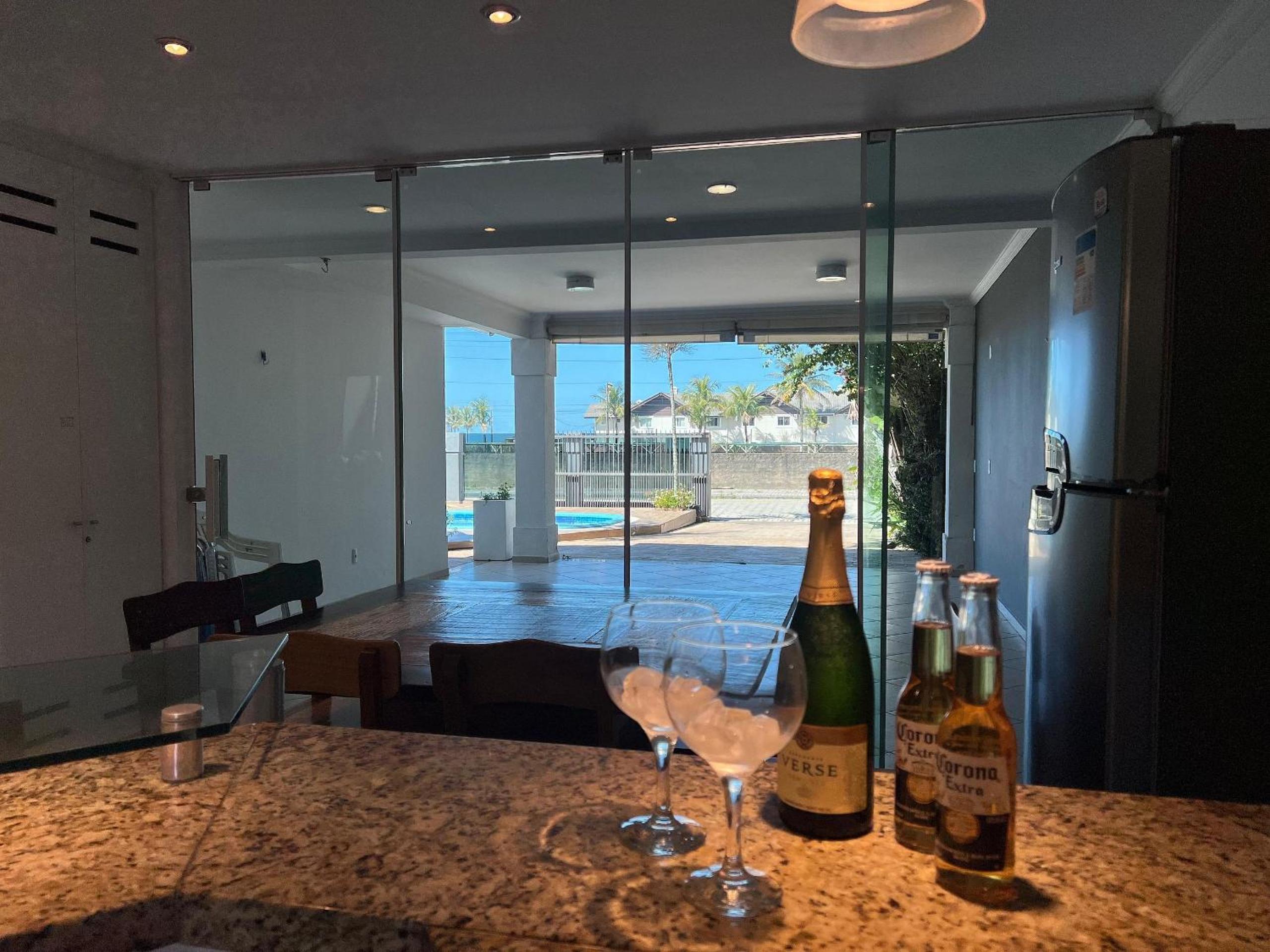 Casa com Piscina, Alto Padrão na Praia de Mariscal - 12 Pessoas