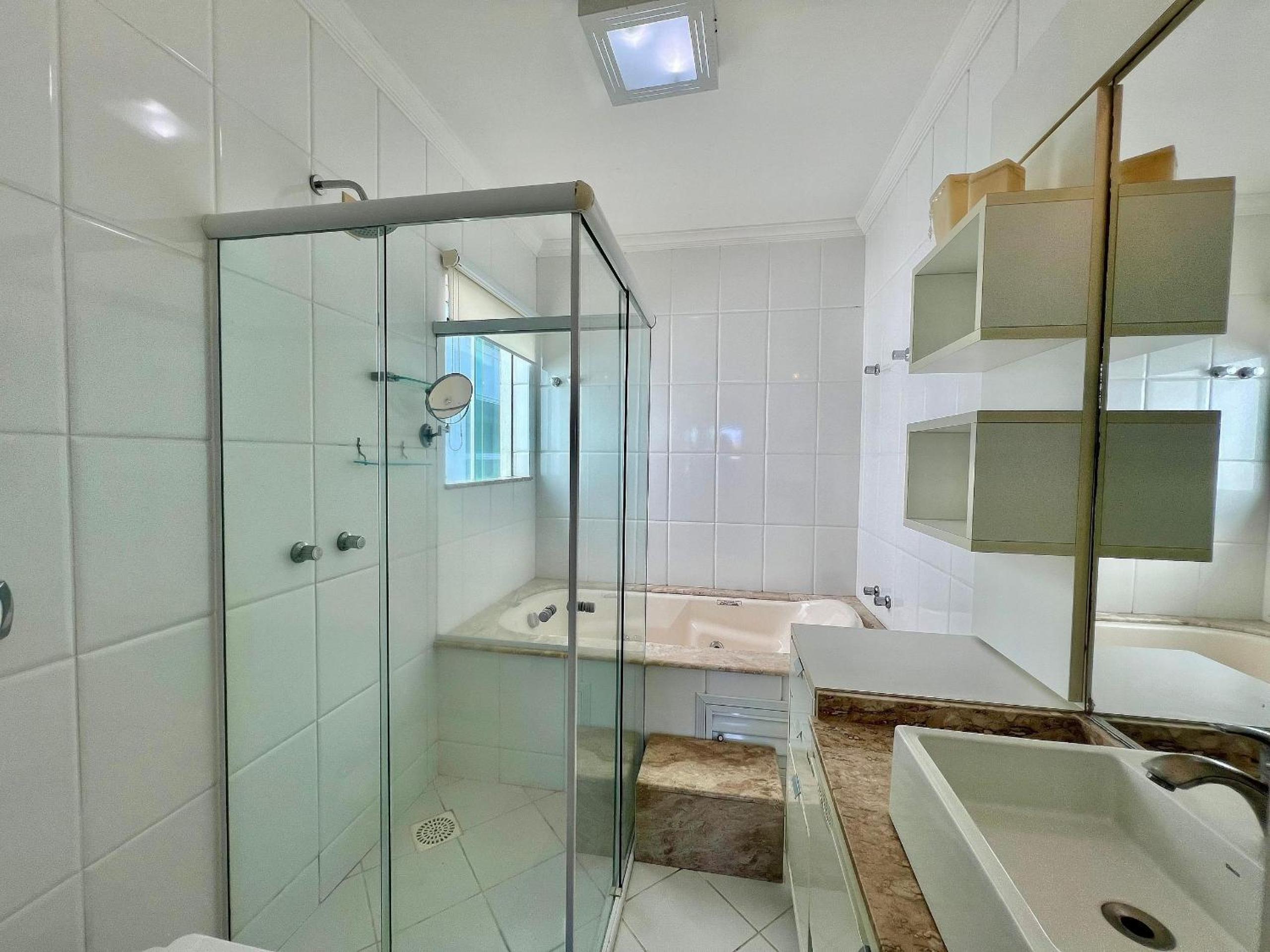 Casa com Piscina, Alto Padrão na Praia de Mariscal - 12 Pessoas