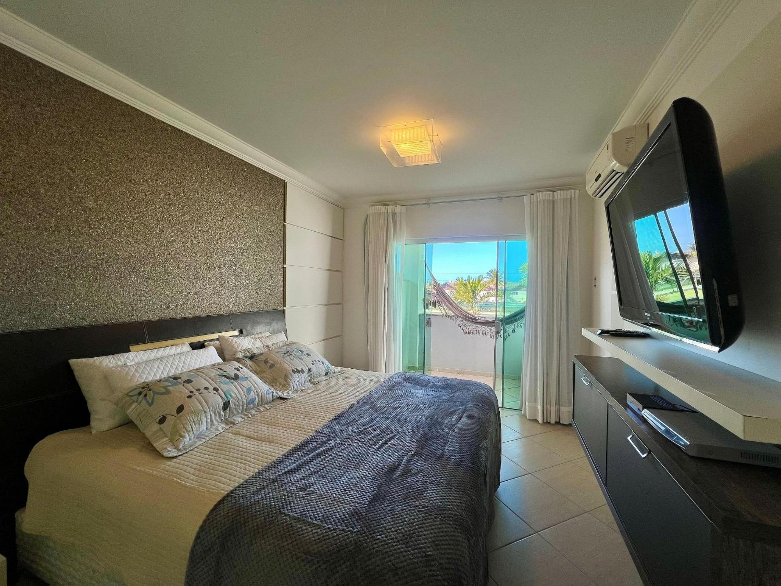 Casa com Piscina, Alto Padrão na Praia de Mariscal - 12 Pessoas