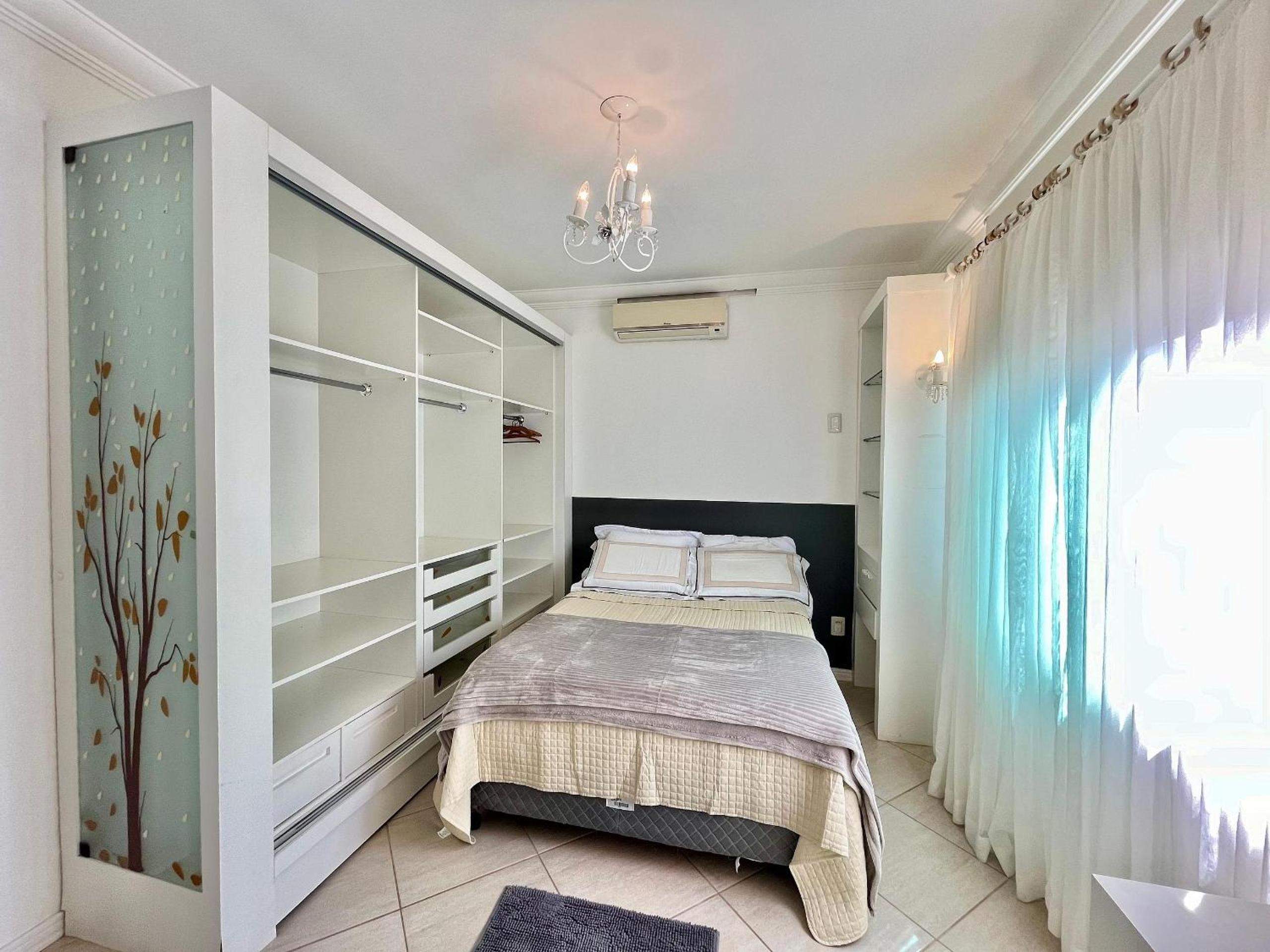 Casa com Piscina, Alto Padrão na Praia de Mariscal - 12 Pessoas