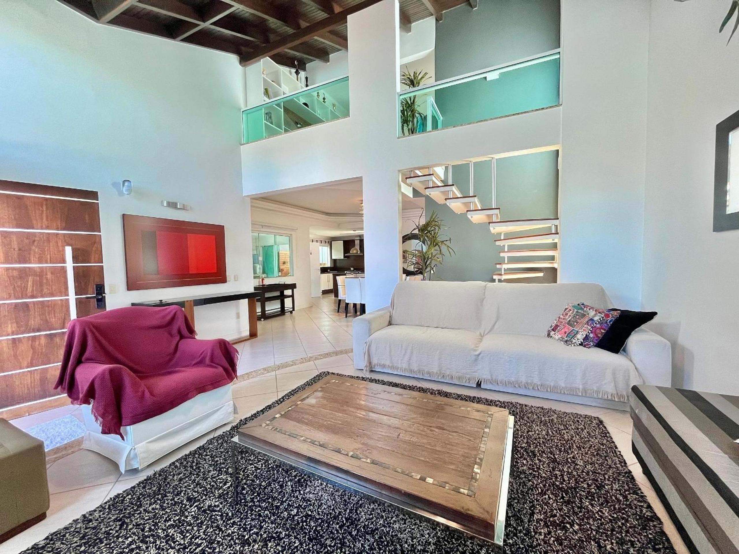 Casa com Piscina, Alto Padrão na Praia de Mariscal - 12 Pessoas
