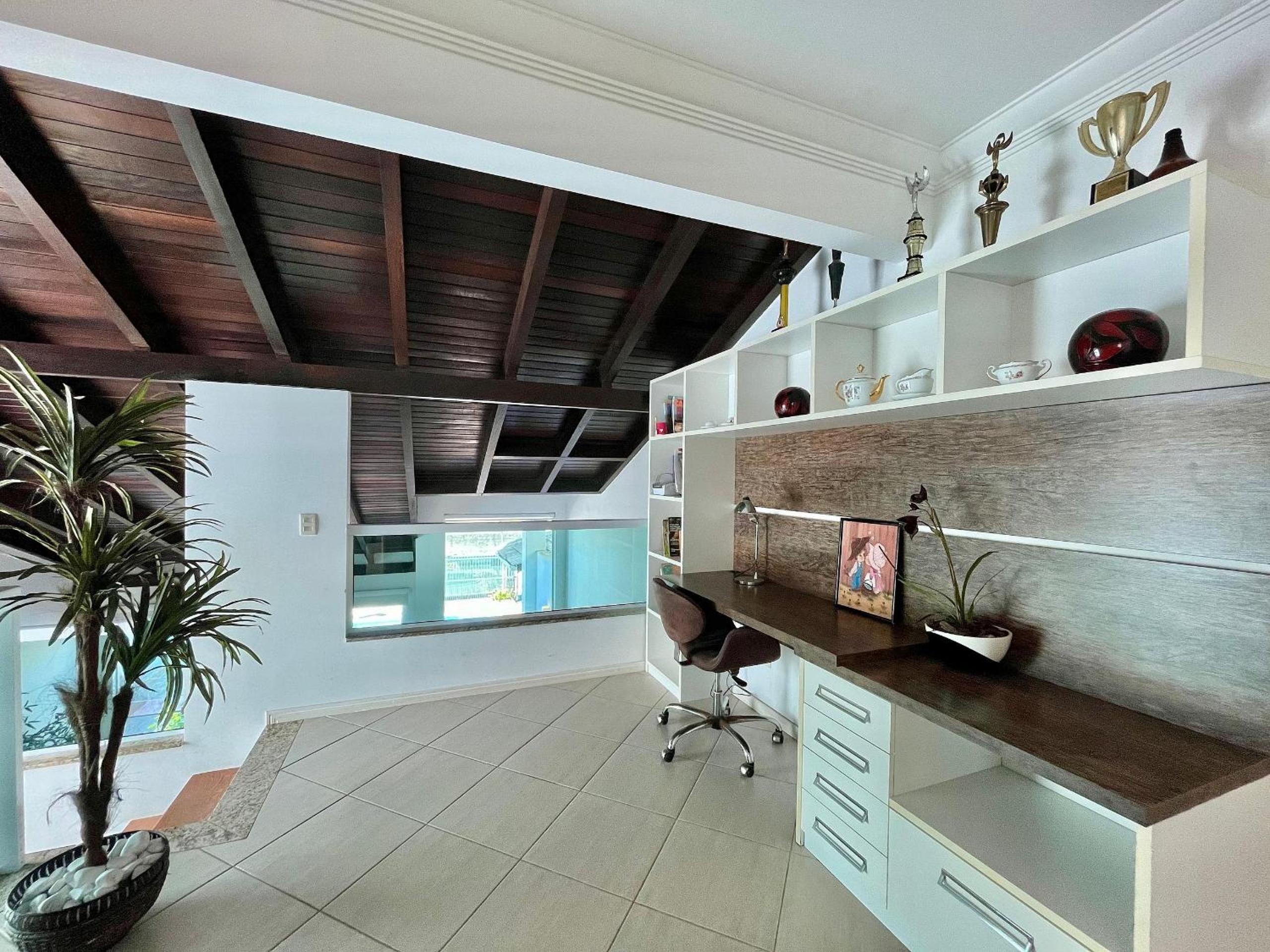 Casa com Piscina, Alto Padrão na Praia de Mariscal - 12 Pessoas