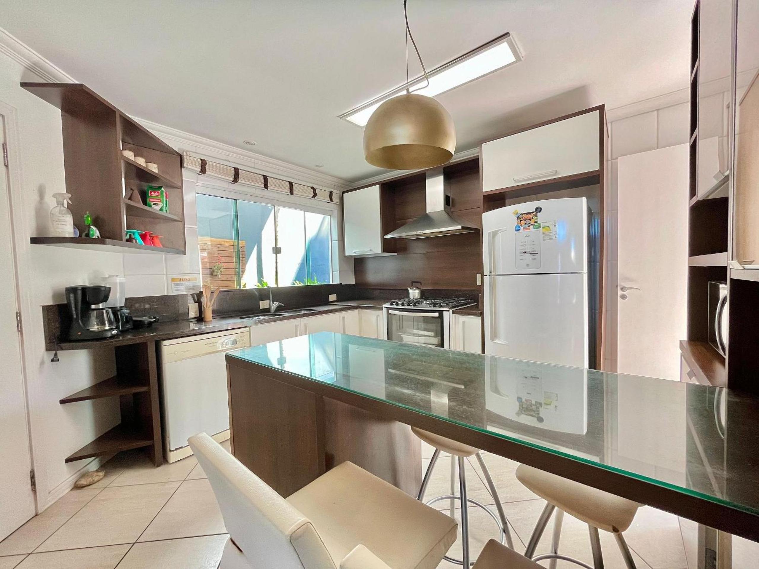 Casa com Piscina, Alto Padrão na Praia de Mariscal - 12 Pessoas