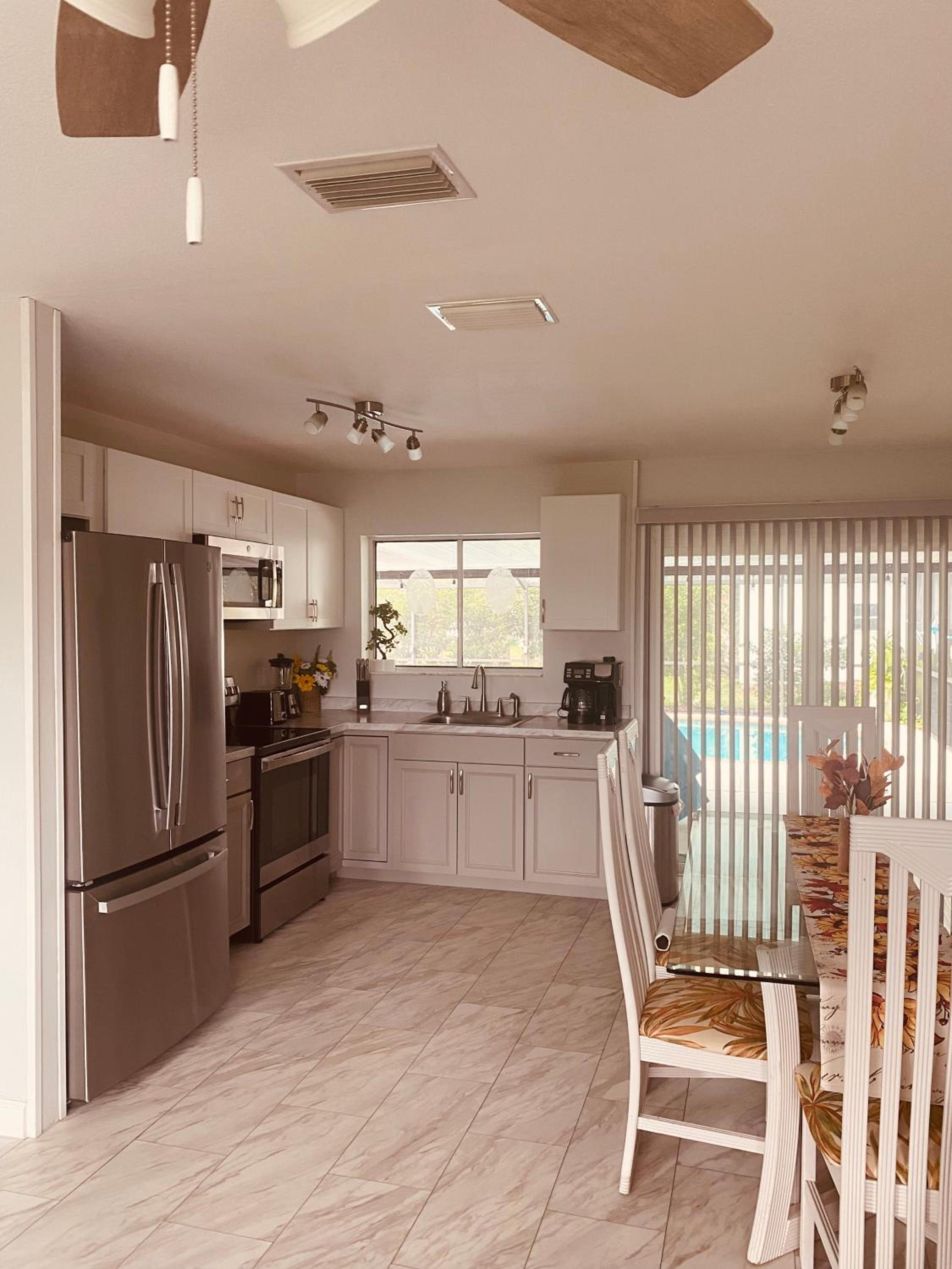 Family Retreat in Tropical Oasis view 4