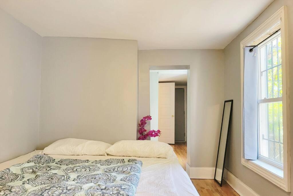 Entire House King Bed near Downtown Free Parking view 2